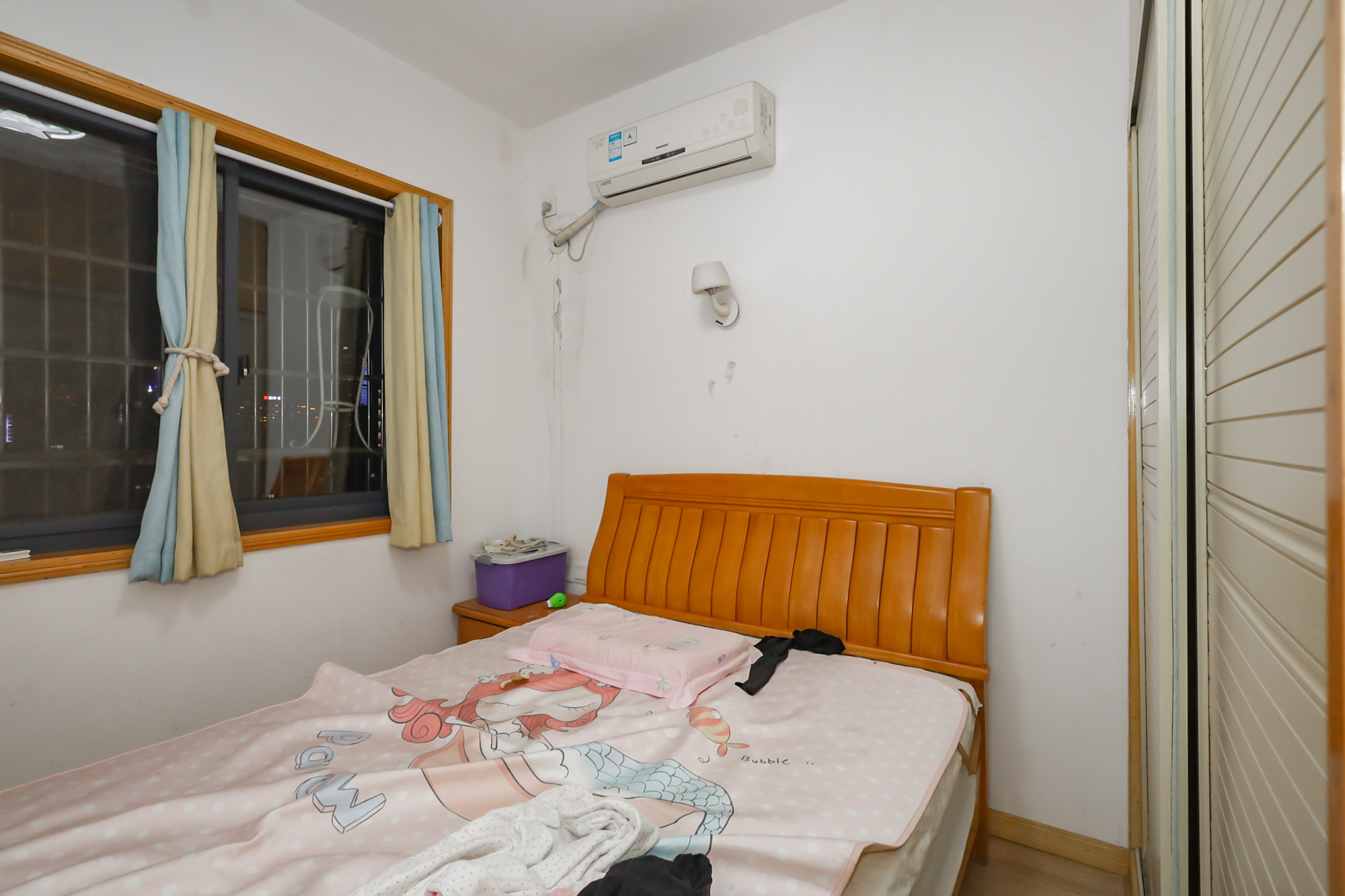 景秀江山  3室2厅1卫    105.0万 景秀江山  3室2厅1卫    105.0万卧室