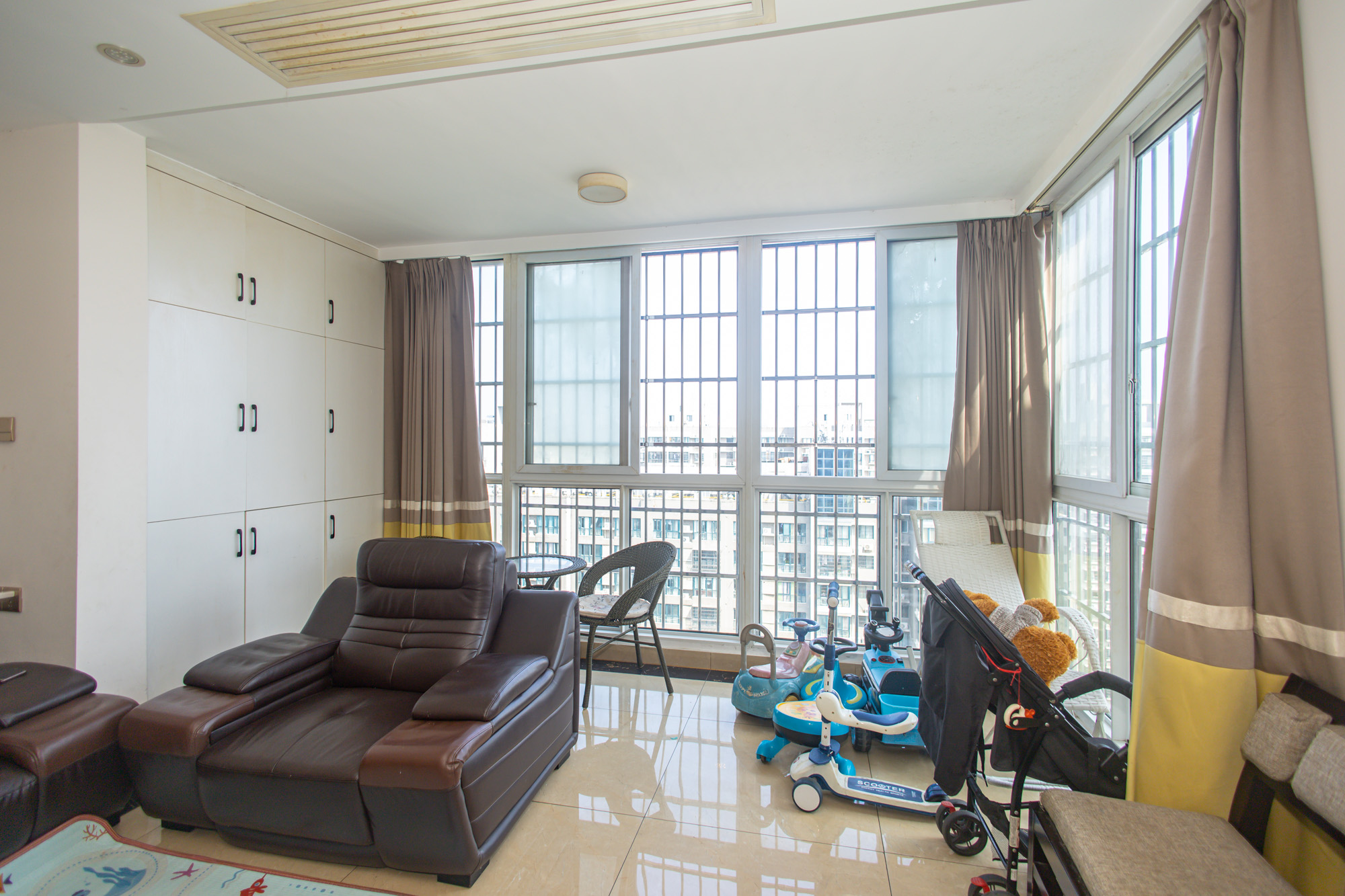 楚天世纪城东苑  3室2厅2卫    95.0万阳台