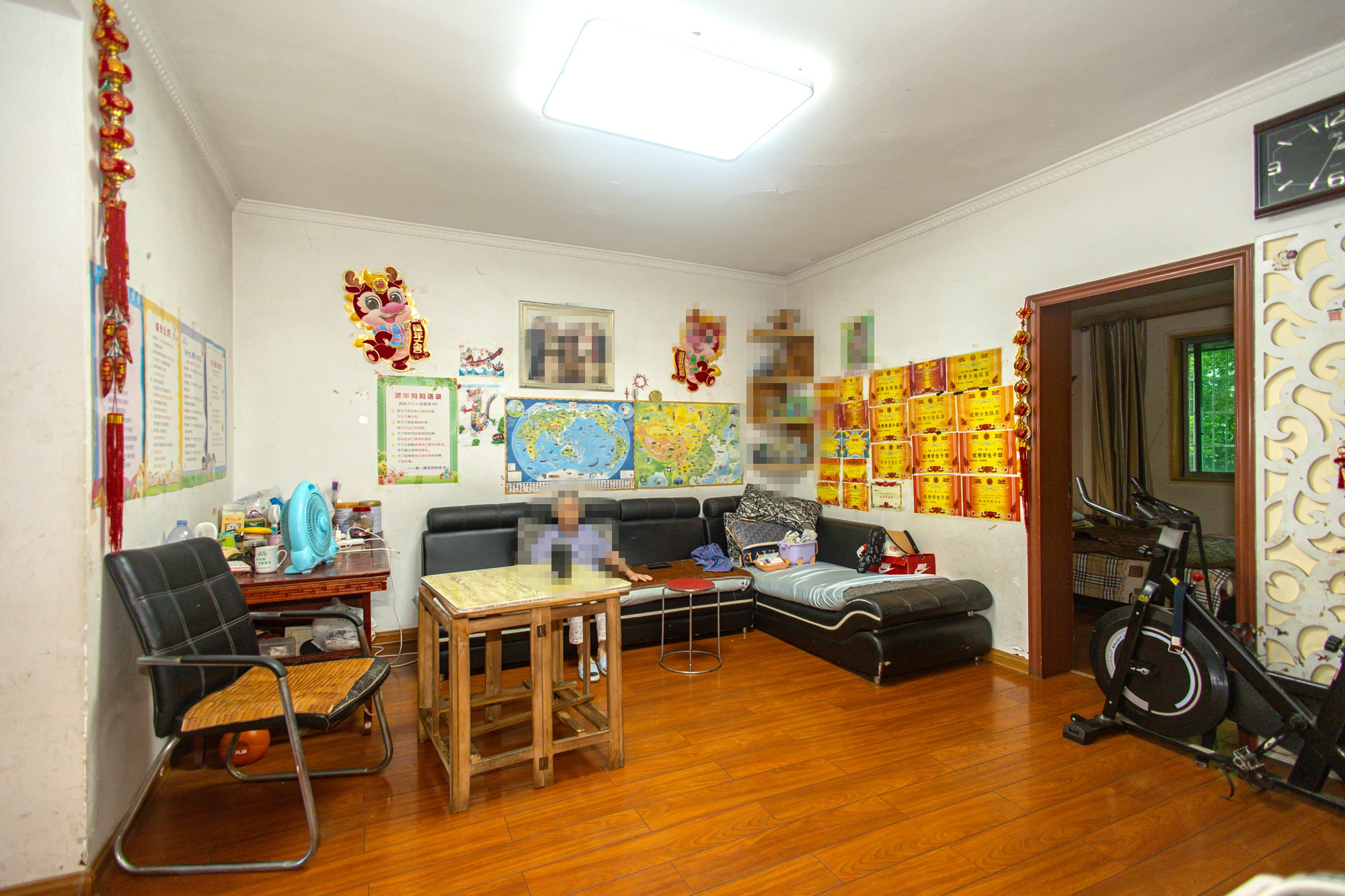 中南汽车世界  2室2厅1卫    38.0万 中南汽车世界  2室2厅1卫    38.0万客厅