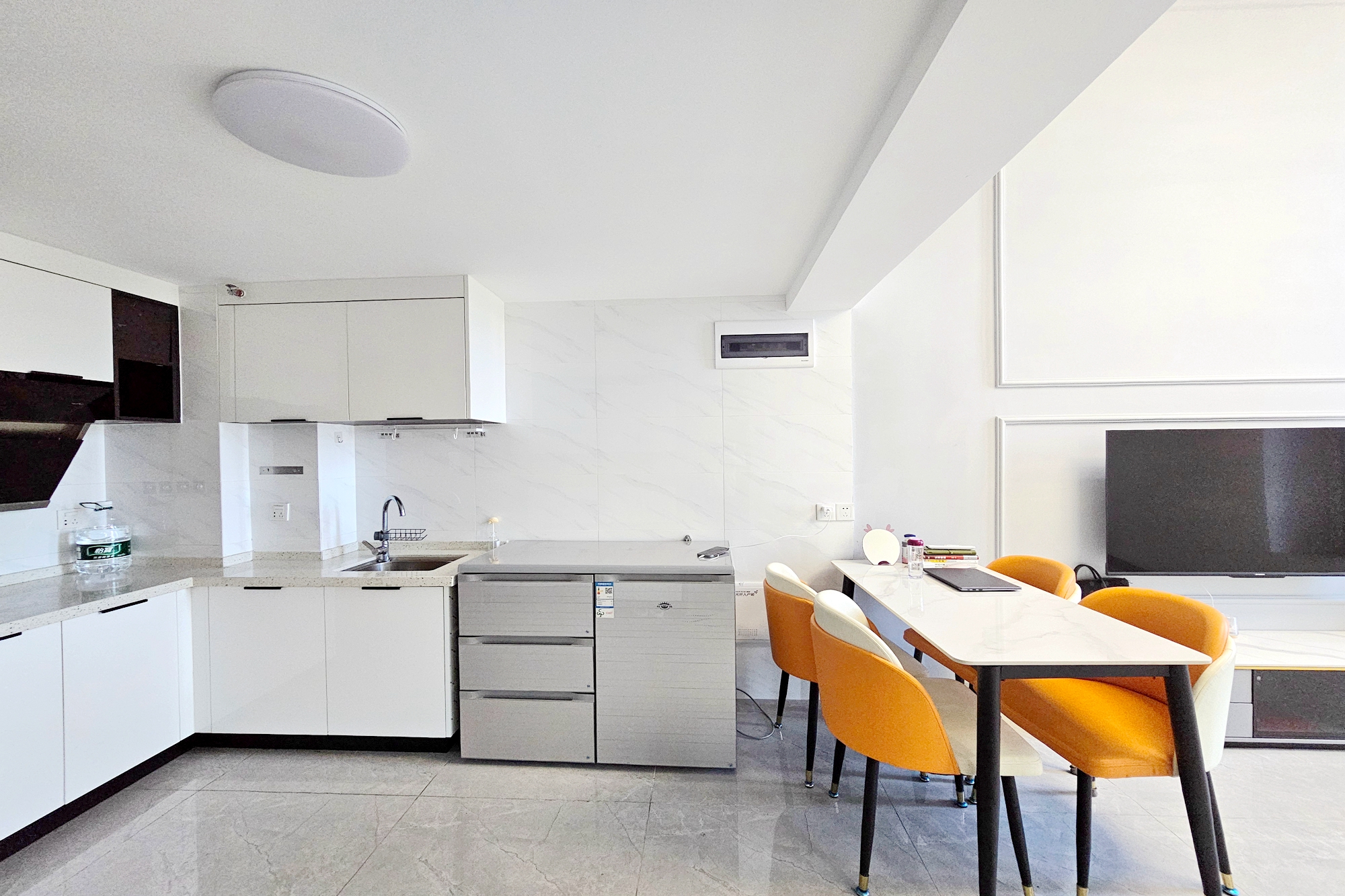 明昇壹城(明昇时代广场)三期  2室1厅2卫    105.0万 明昇壹城(明昇时代广场)三期  2室1厅2卫    105.0万客厅