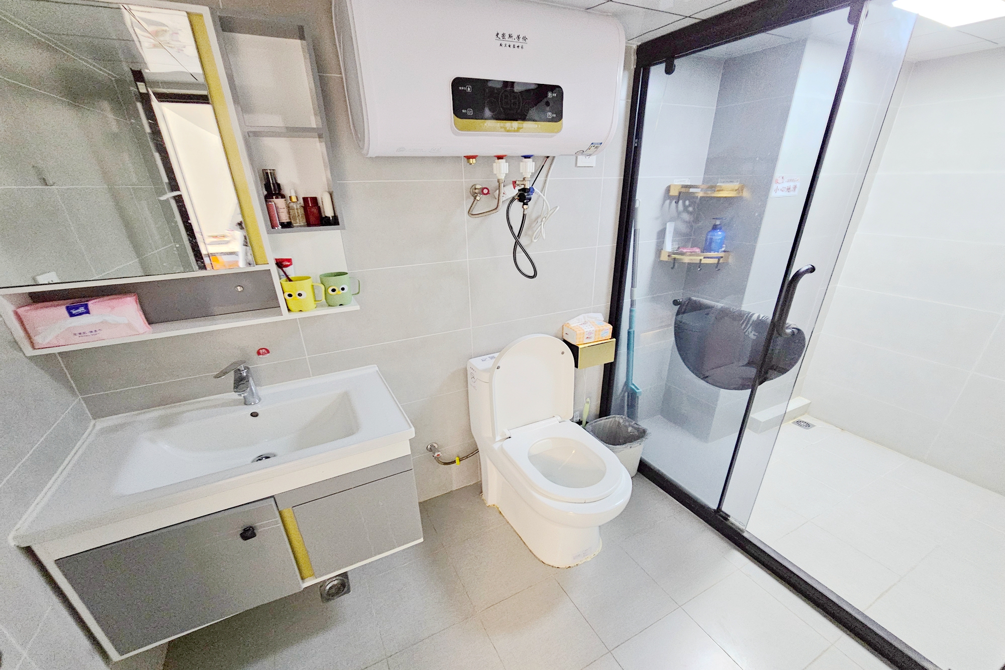 明昇壹城(明昇时代广场)三期  2室1厅2卫    105.0万 明昇壹城(明昇时代广场)三期  2室1厅2卫    105.0万卫生间