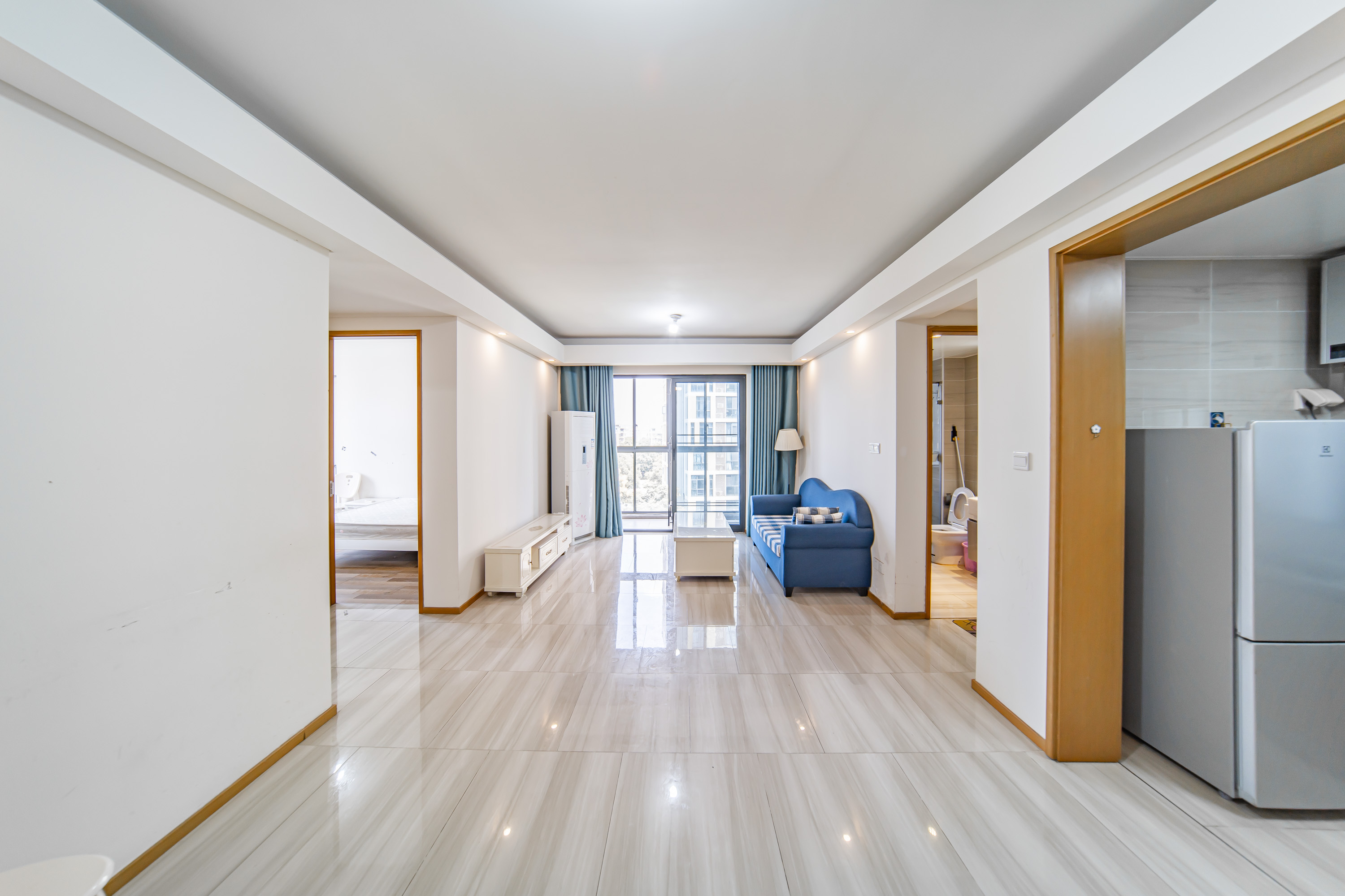 阳光100一期、四五期 2室2厅1卫 76.0万 阳光100一期、四五期 2室2厅1卫 76.0万客厅