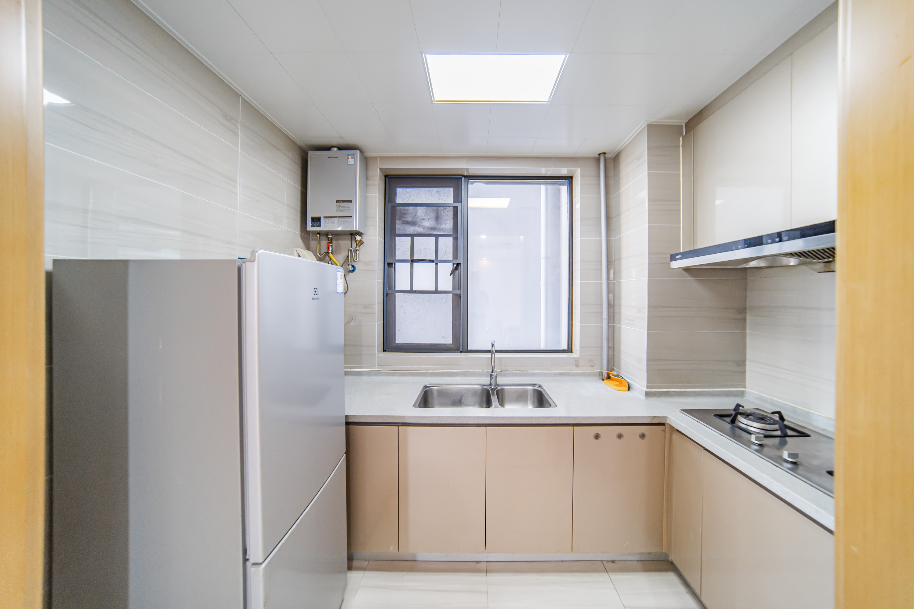 阳光100一期、四五期 2室2厅1卫 76.0万 阳光100一期、四五期 2室2厅1卫 76.0万厨房