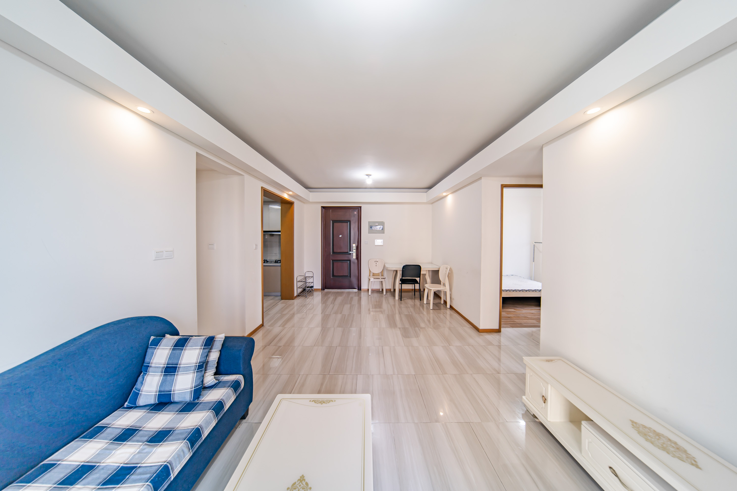 阳光100一期、四五期 2室2厅1卫 76.0万 阳光100一期、四五期 2室2厅1卫 76.0万客厅