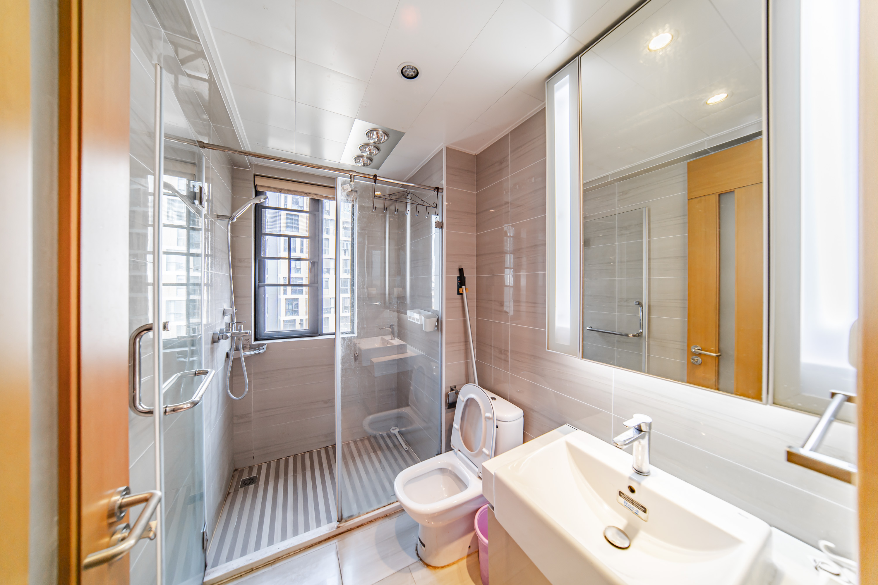 阳光100一期、四五期 2室2厅1卫 76.0万 阳光100一期、四五期 2室2厅1卫 76.0万卫生间