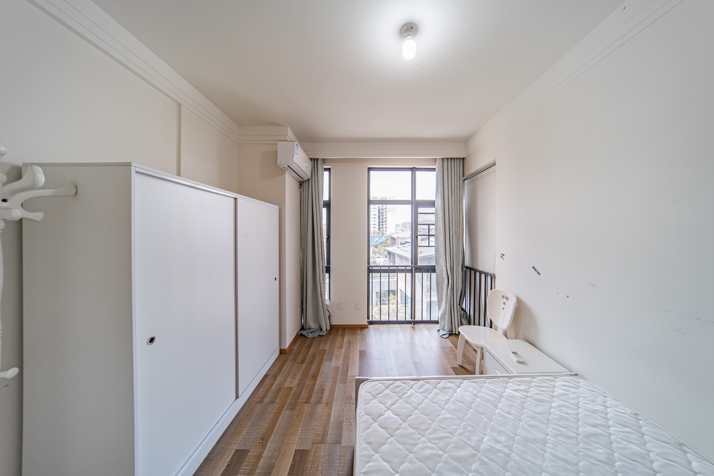 阳光100一期、四五期 2室2厅1卫 76.0万 阳光100一期、四五期 2室2厅1卫 76.0万卧室