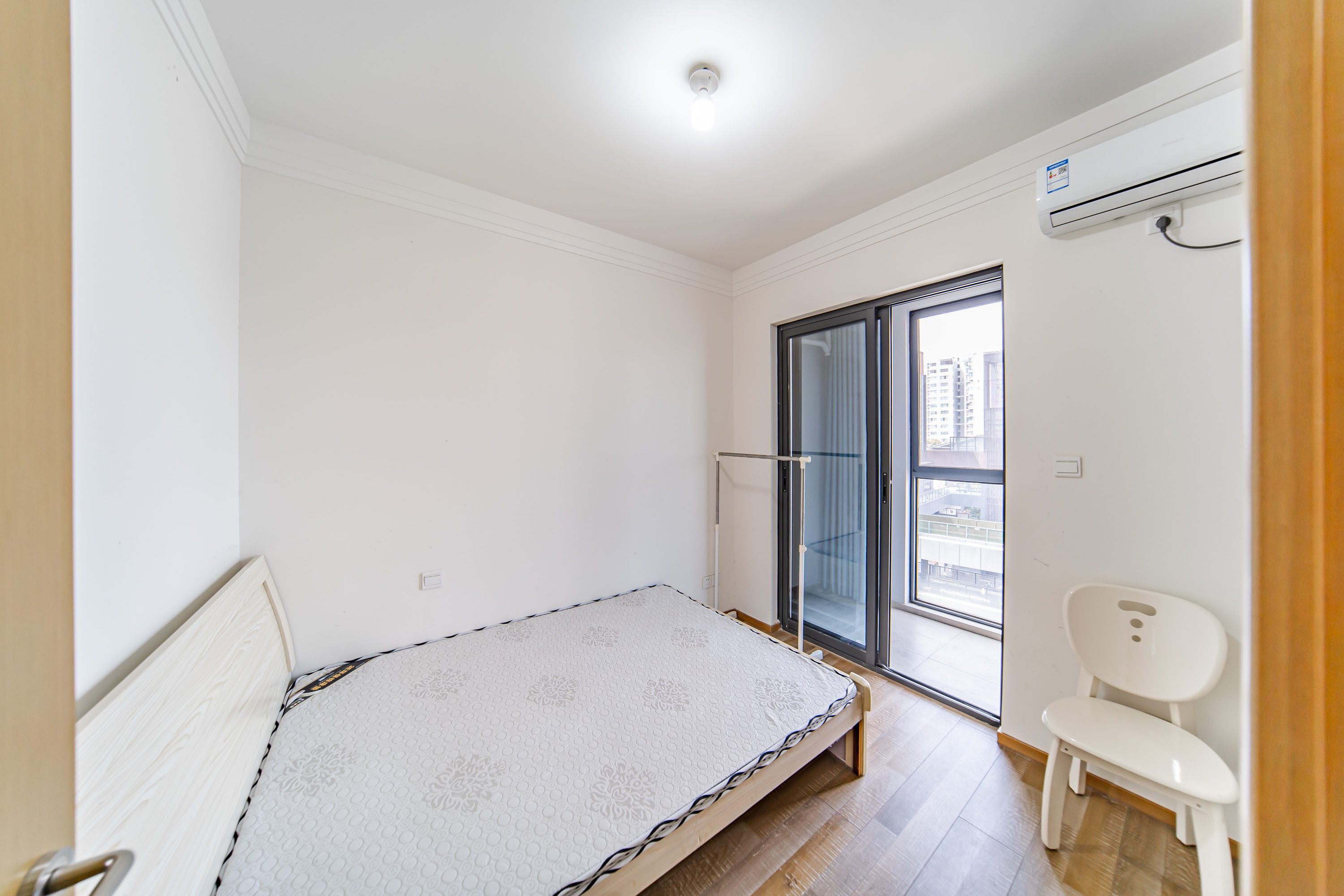 阳光100一期、四五期 2室2厅1卫 76.0万 阳光100一期、四五期 2室2厅1卫 76.0万卧室