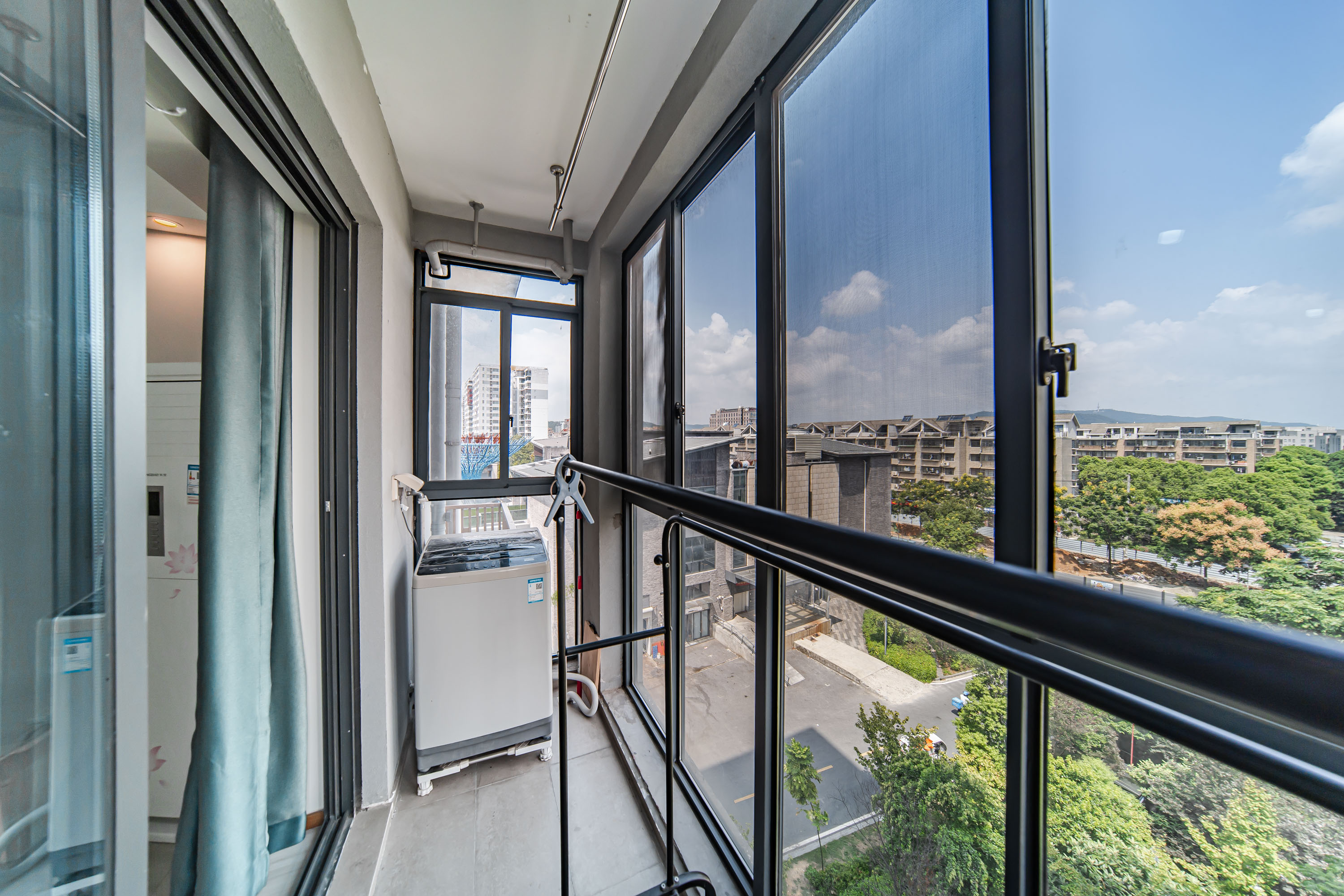 阳光100一期、四五期 2室2厅1卫 76.0万 阳光100一期、四五期 2室2厅1卫 76.0万阳台