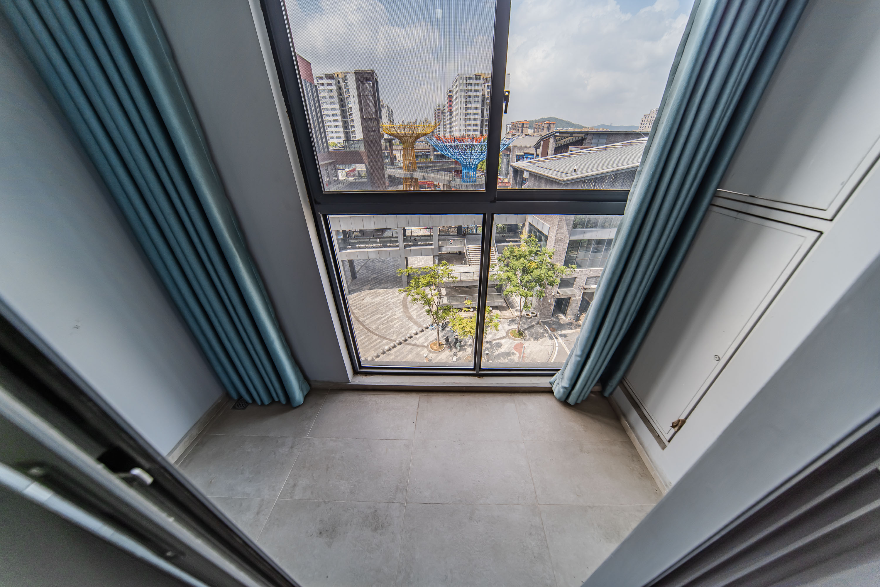 阳光100一期、四五期 2室2厅1卫 76.0万 阳光100一期、四五期 2室2厅1卫 76.0万阳台