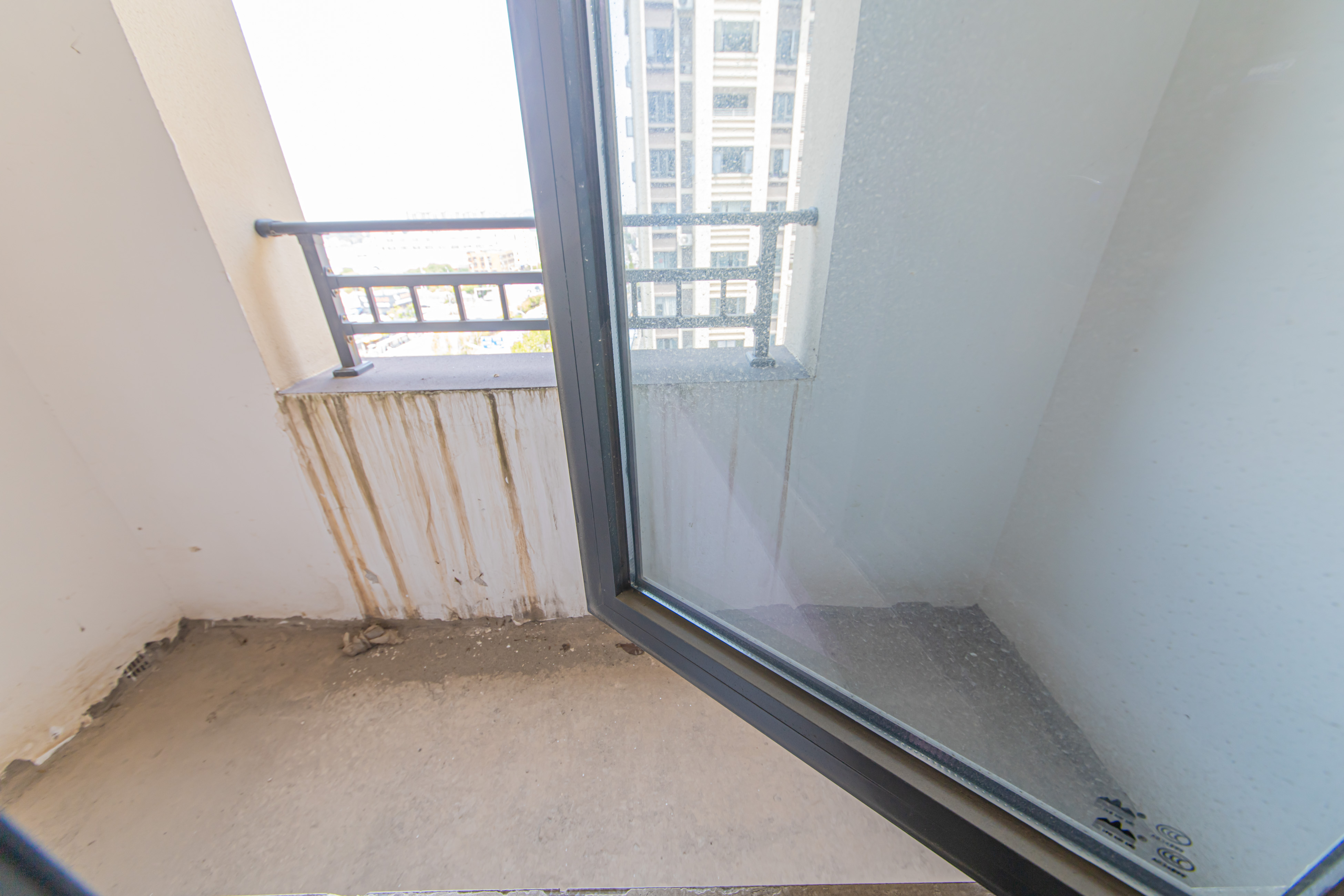 和泓融成府  4室2厅2卫    106.0万 和泓融成府  4室2厅2卫    106.0万卧室