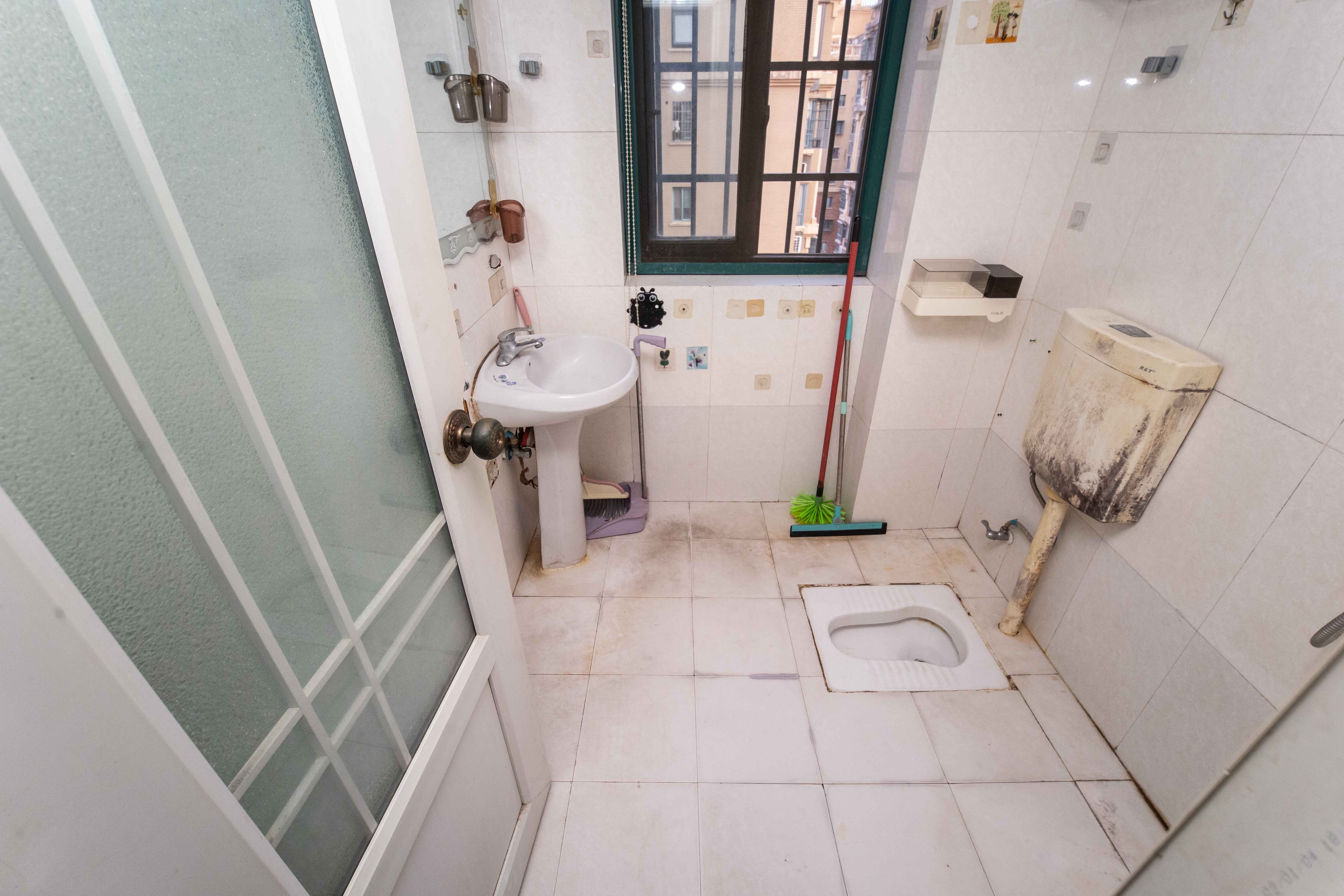 东玺门  2室1厅1卫    72.0万 东玺门  2室1厅1卫    72.0万卫生间