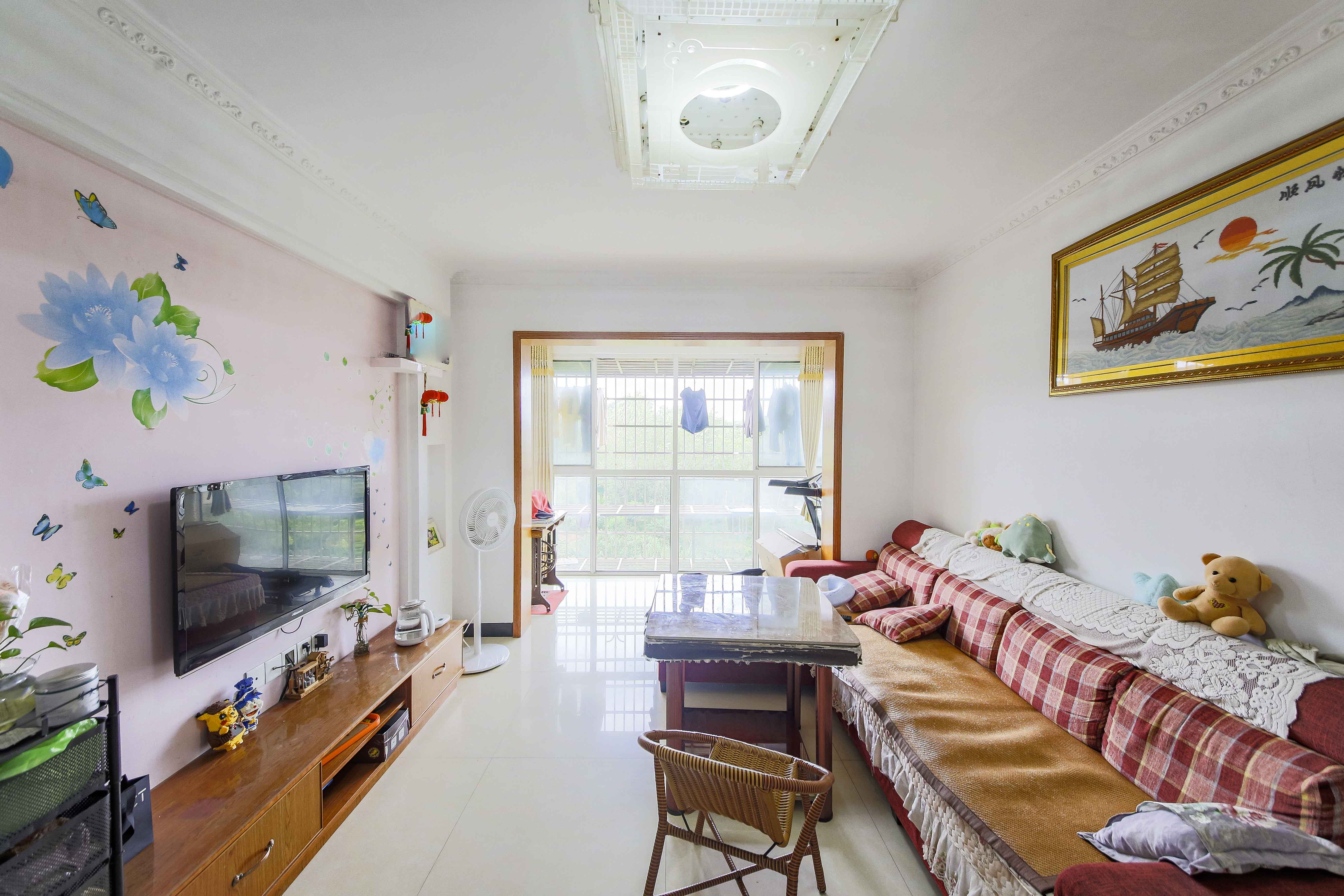 弘欣公寓  3室2厅1卫    52.0万 弘欣公寓  3室2厅1卫    52.0万客厅