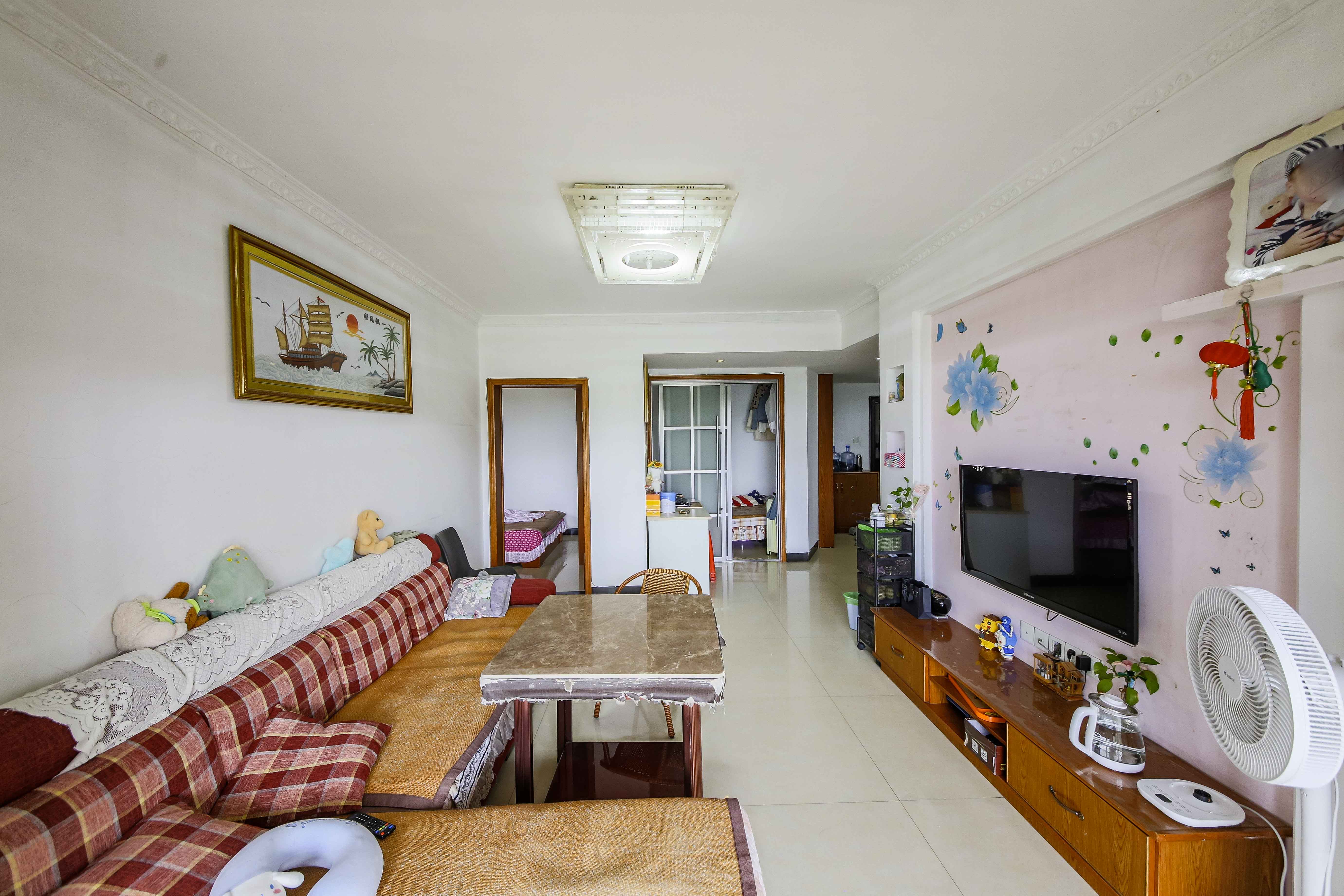 弘欣公寓  3室2厅1卫    52.0万 弘欣公寓  3室2厅1卫    52.0万客厅