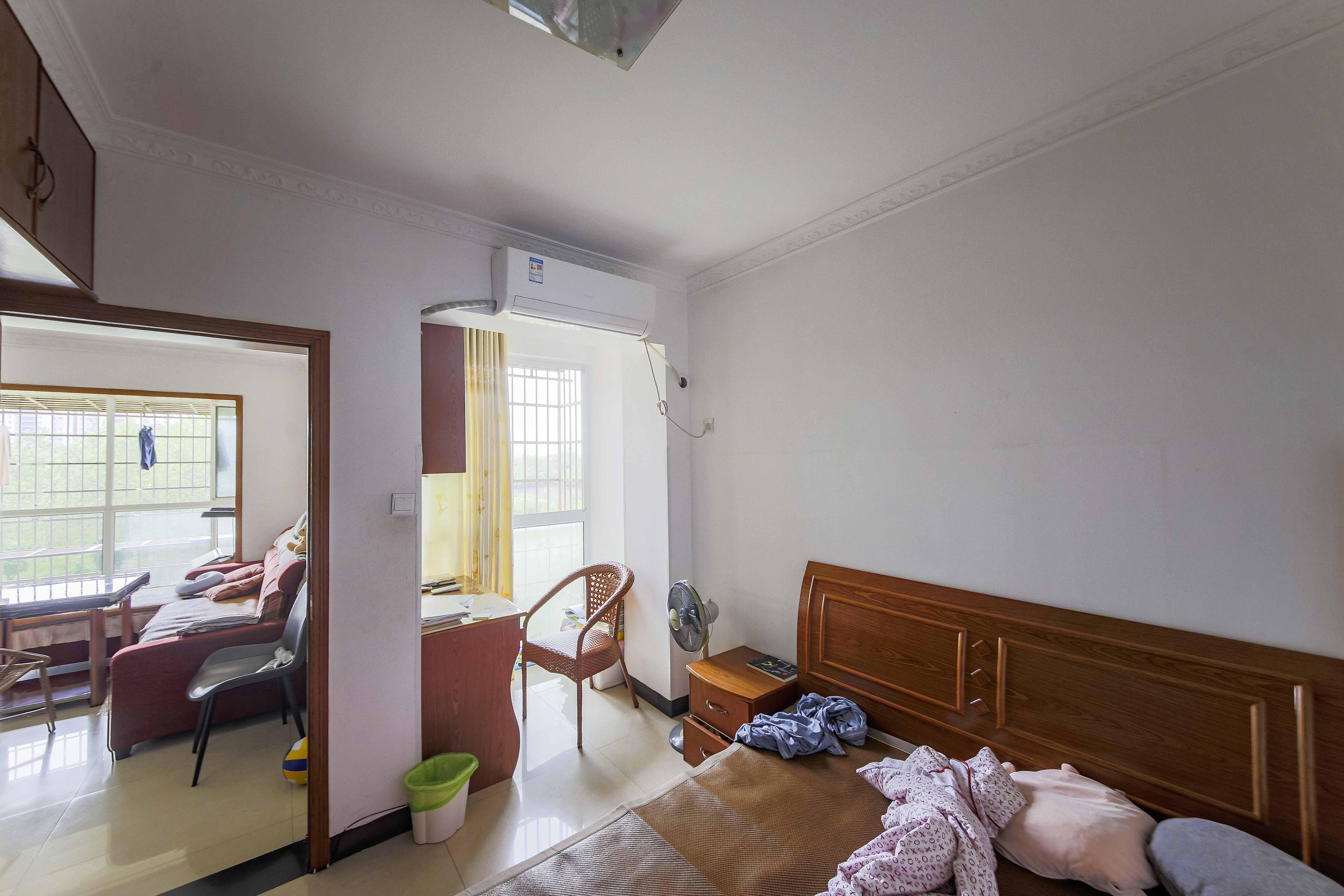 弘欣公寓  3室2厅1卫    52.0万 弘欣公寓  3室2厅1卫    52.0万卧室