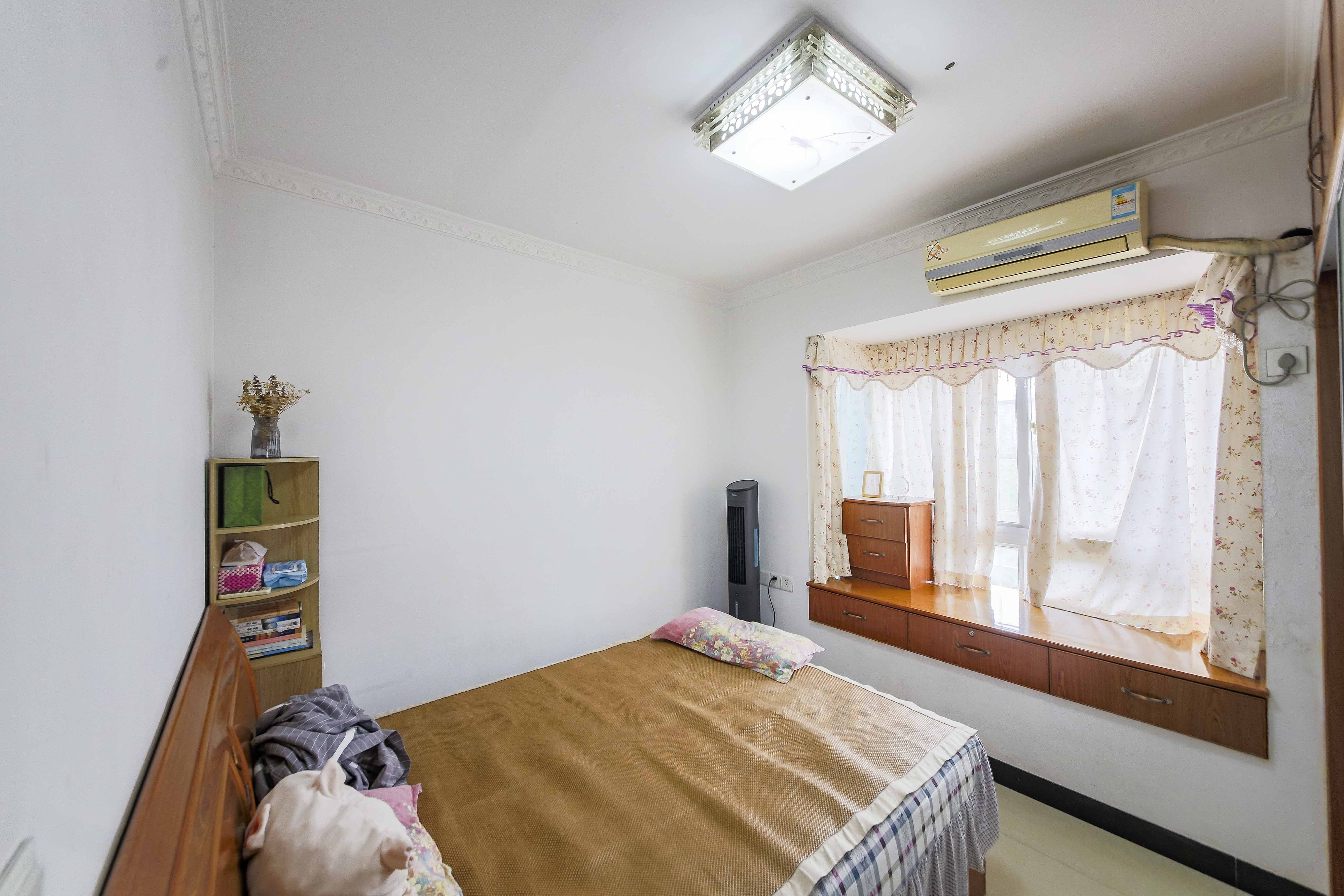 弘欣公寓  3室2厅1卫    52.0万 弘欣公寓  3室2厅1卫    52.0万卧室