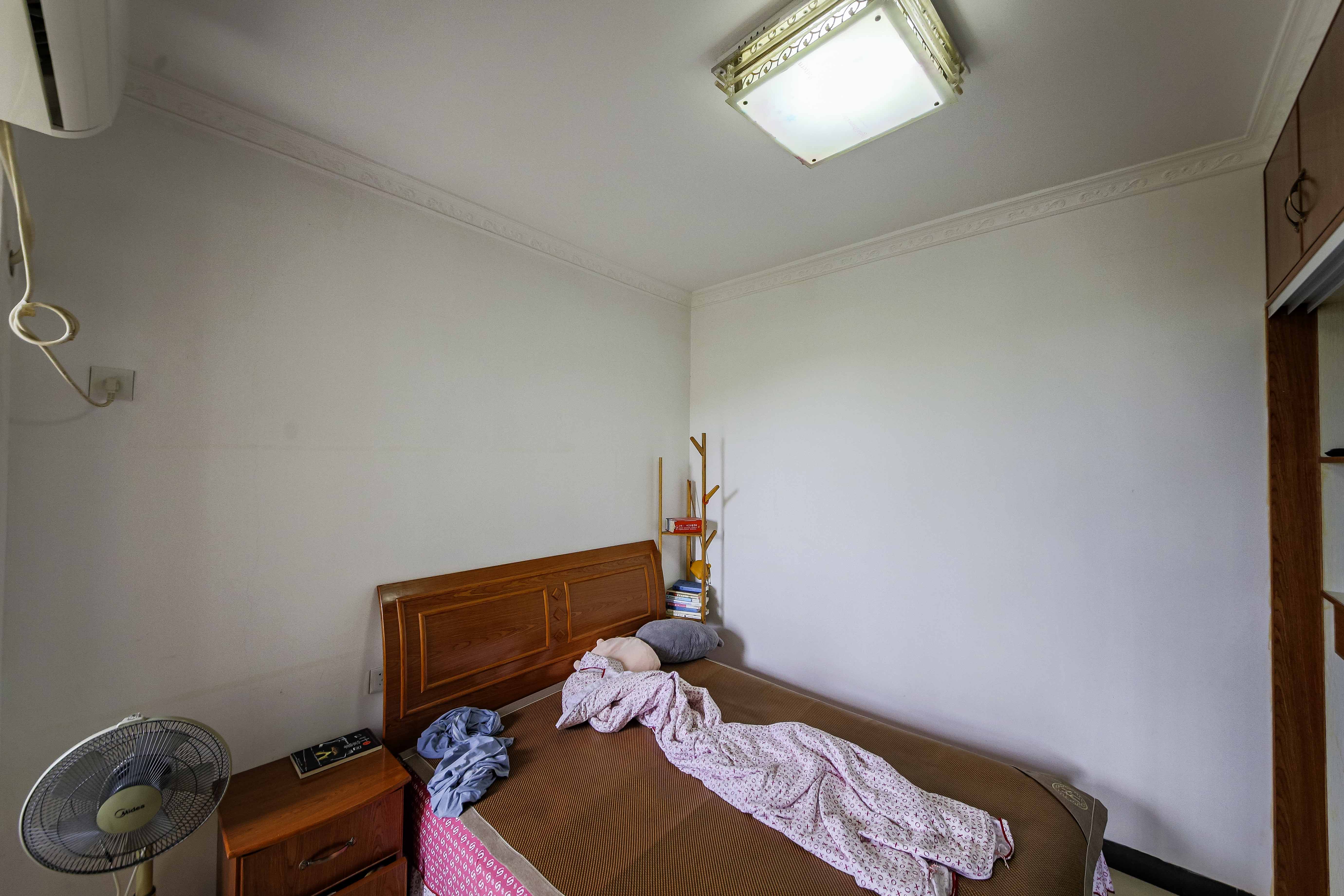 弘欣公寓  3室2厅1卫    52.0万 弘欣公寓  3室2厅1卫    52.0万卧室