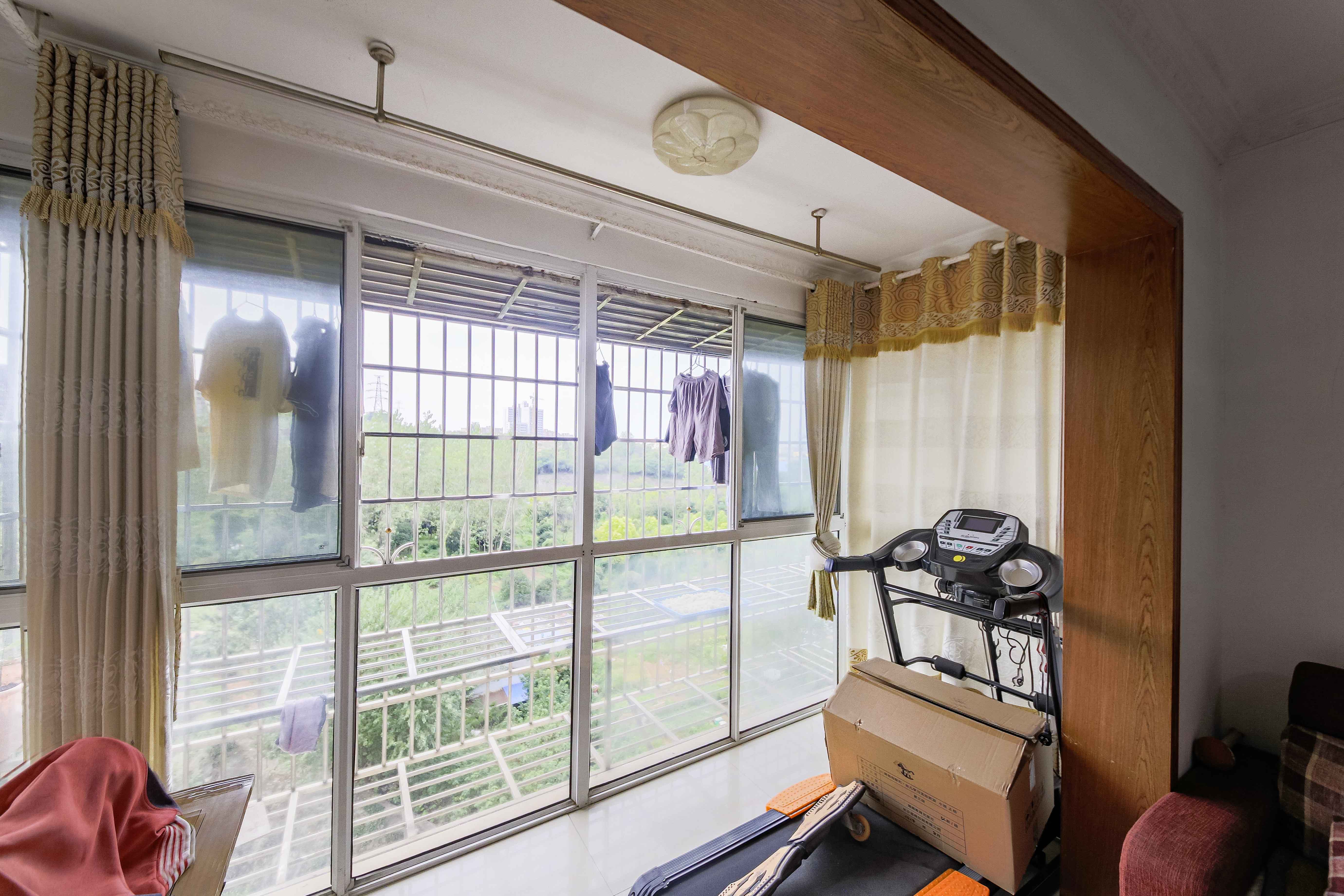 弘欣公寓  3室2厅1卫    52.0万 弘欣公寓  3室2厅1卫    52.0万阳台