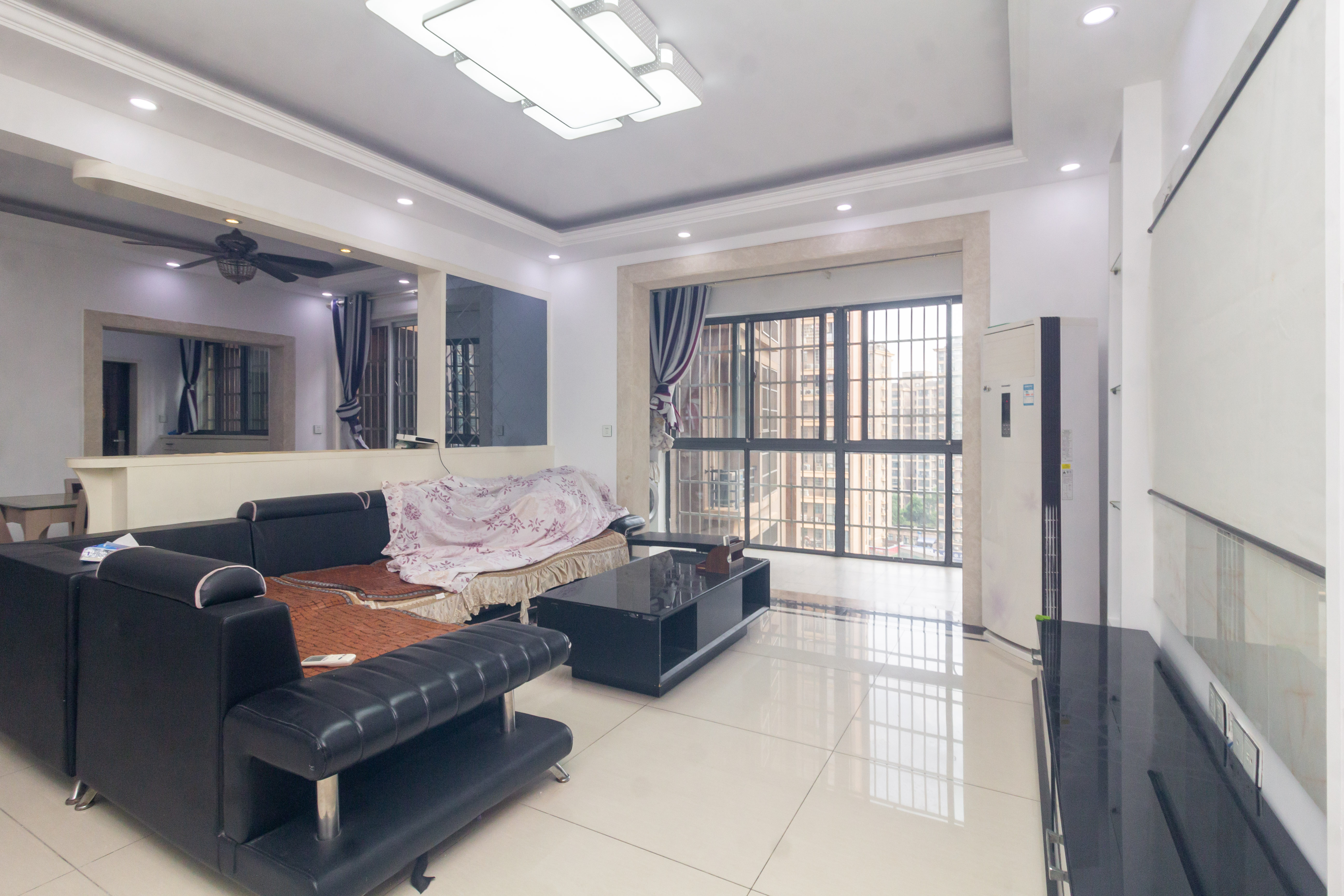 爵士湘 3室1厅1卫 79.8万 爵士湘 3室1厅1卫 79.8万客厅