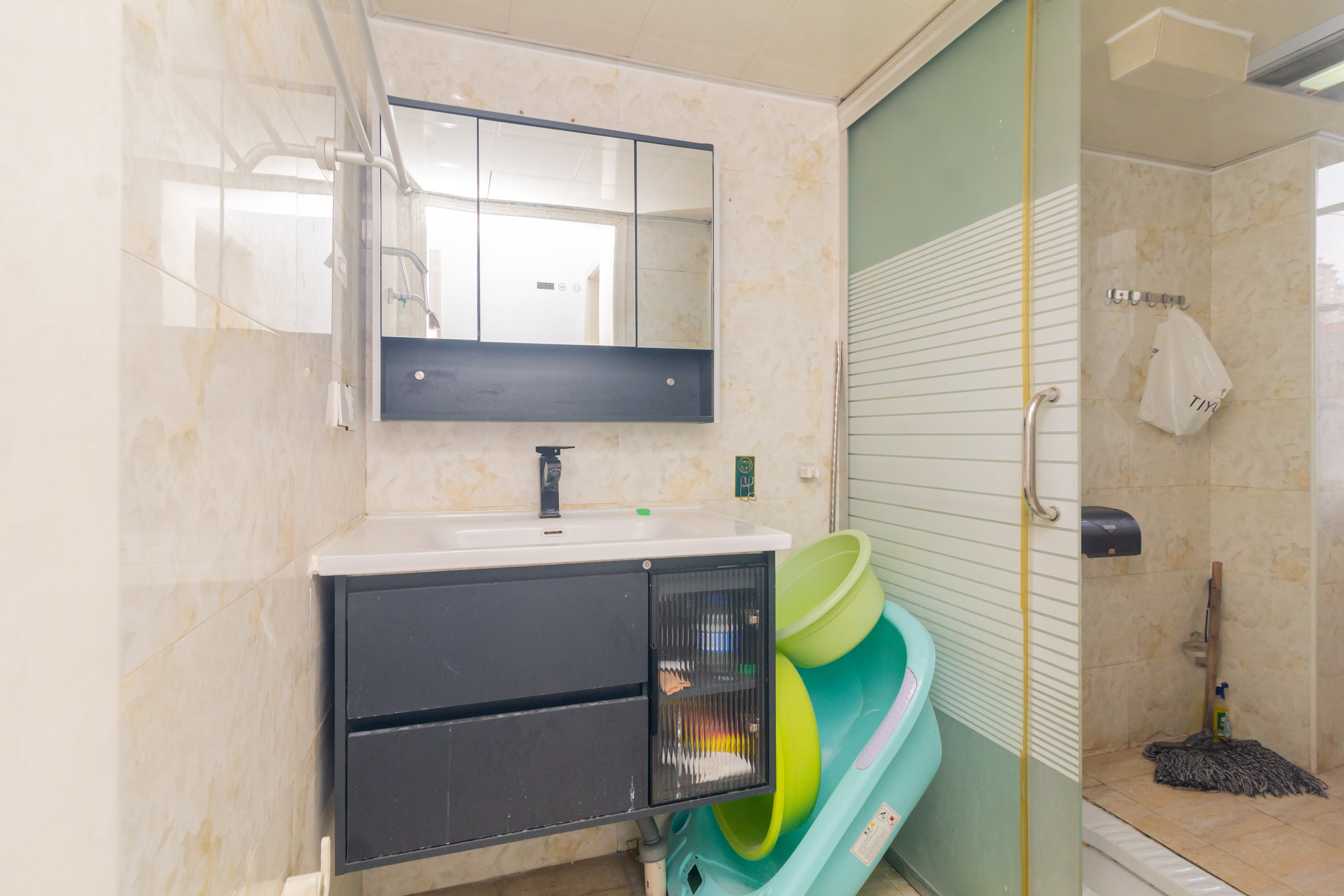 爵士湘 3室1厅1卫 79.8万 爵士湘 3室1厅1卫 79.8万卫生间