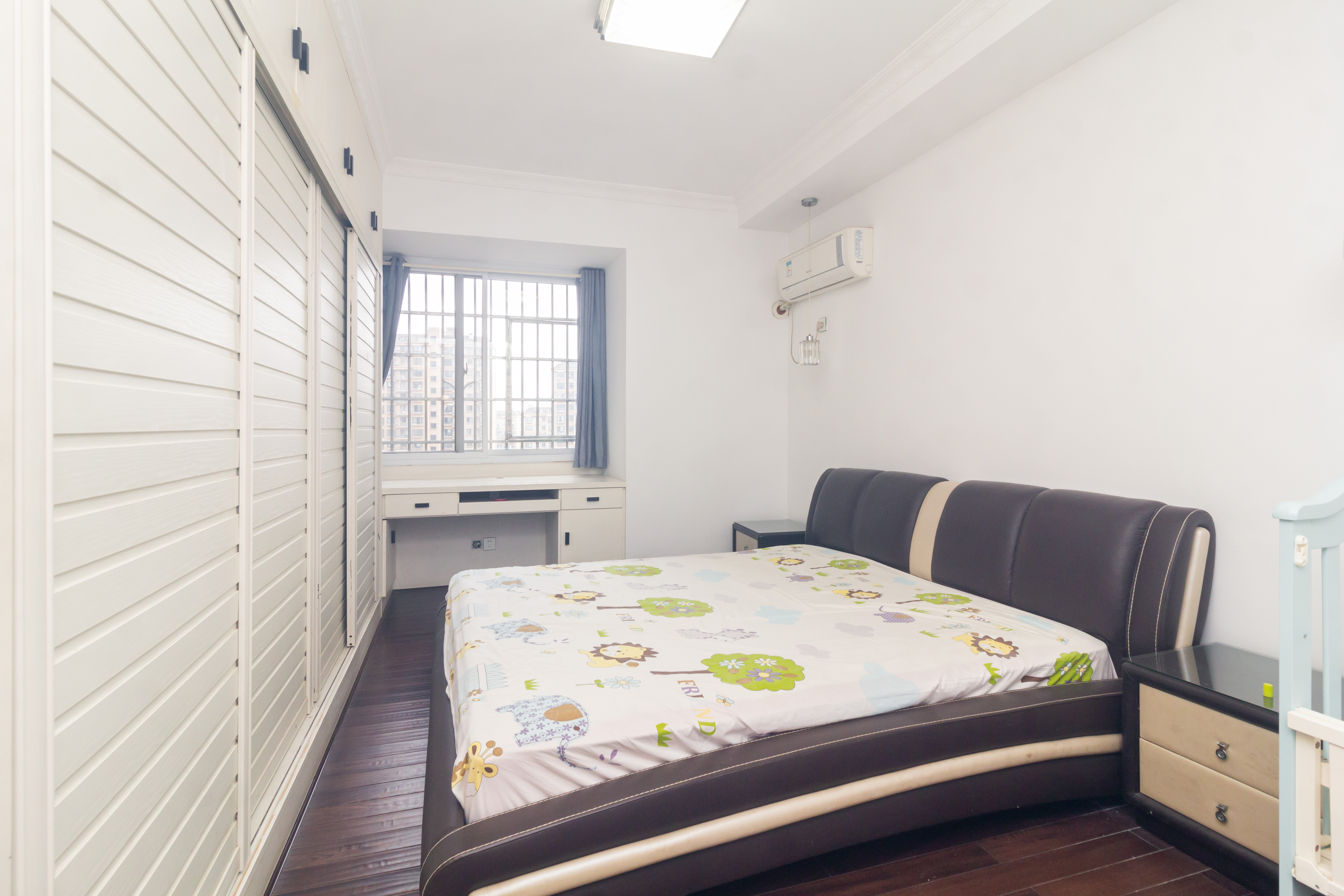 爵士湘 3室1厅1卫 79.8万 爵士湘 3室1厅1卫 79.8万卧室