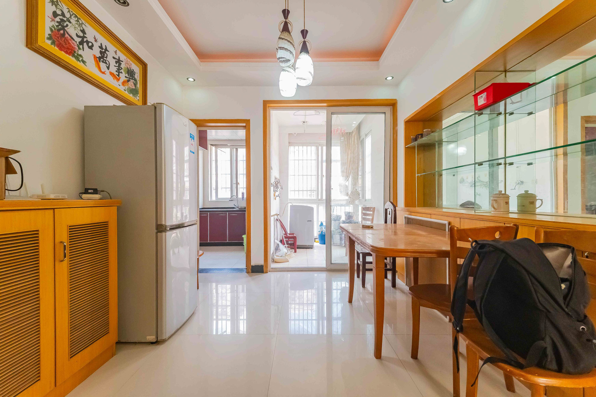 彩都公寓  3室2厅2卫    80.8万 彩都公寓  3室2厅2卫    80.8万客厅