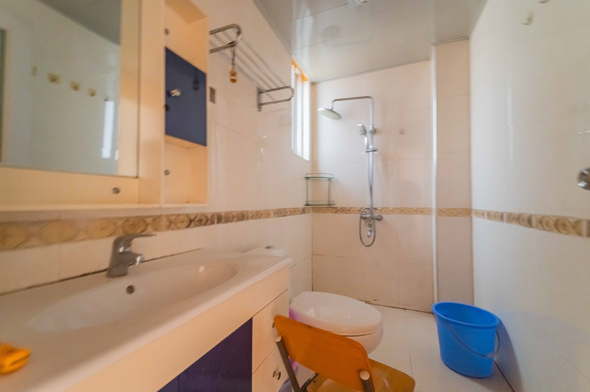 彩都公寓  3室2厅2卫    80.8万 彩都公寓  3室2厅2卫    80.8万卫生间