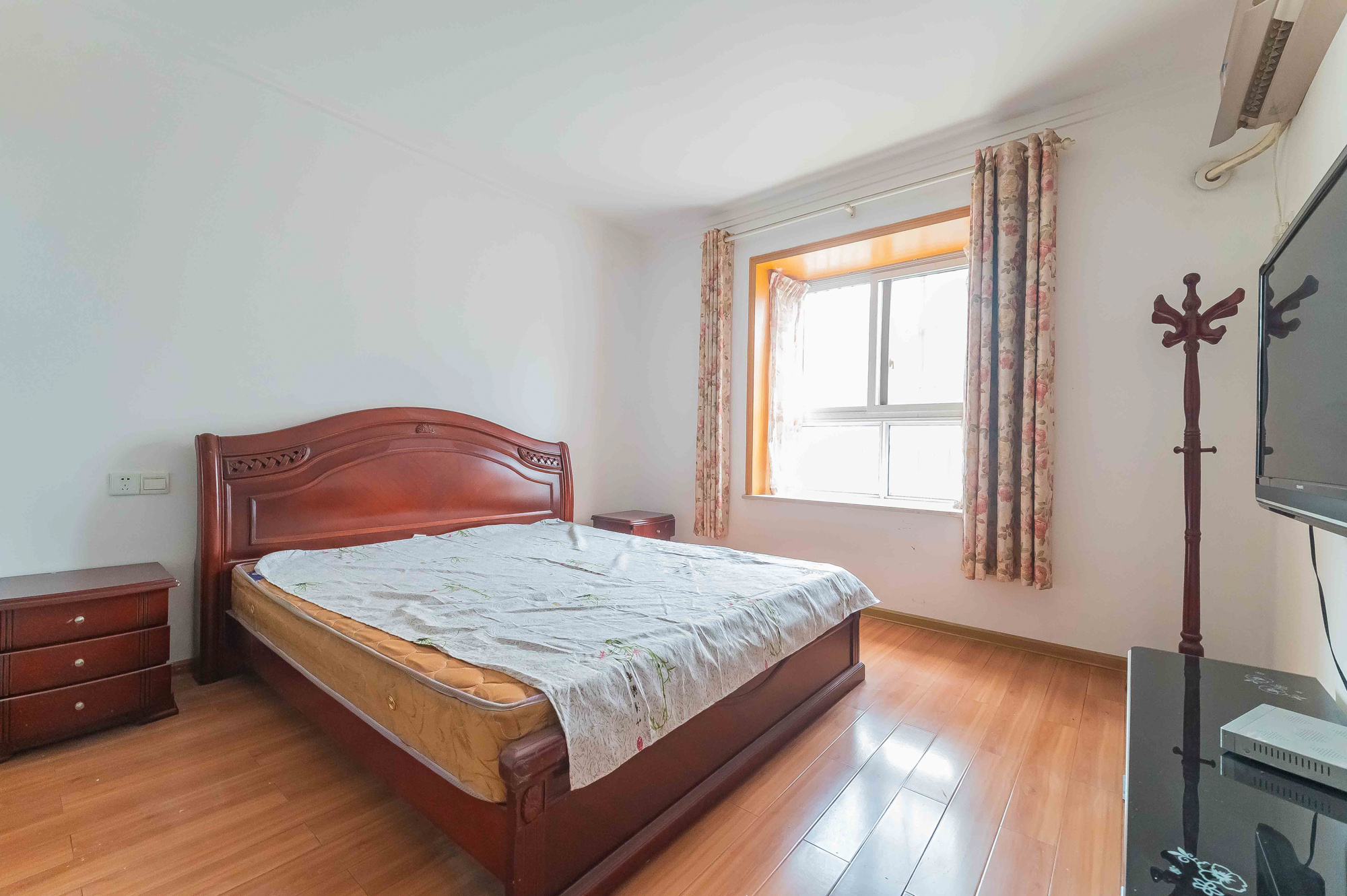 彩都公寓  3室2厅2卫    80.8万 彩都公寓  3室2厅2卫    80.8万卧室