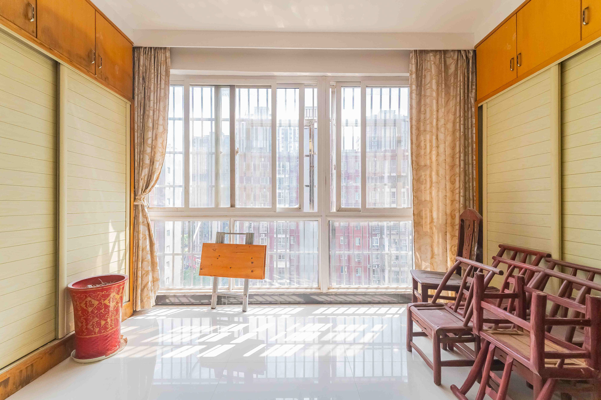 彩都公寓  3室2厅2卫    80.8万 彩都公寓  3室2厅2卫    80.8万阳台