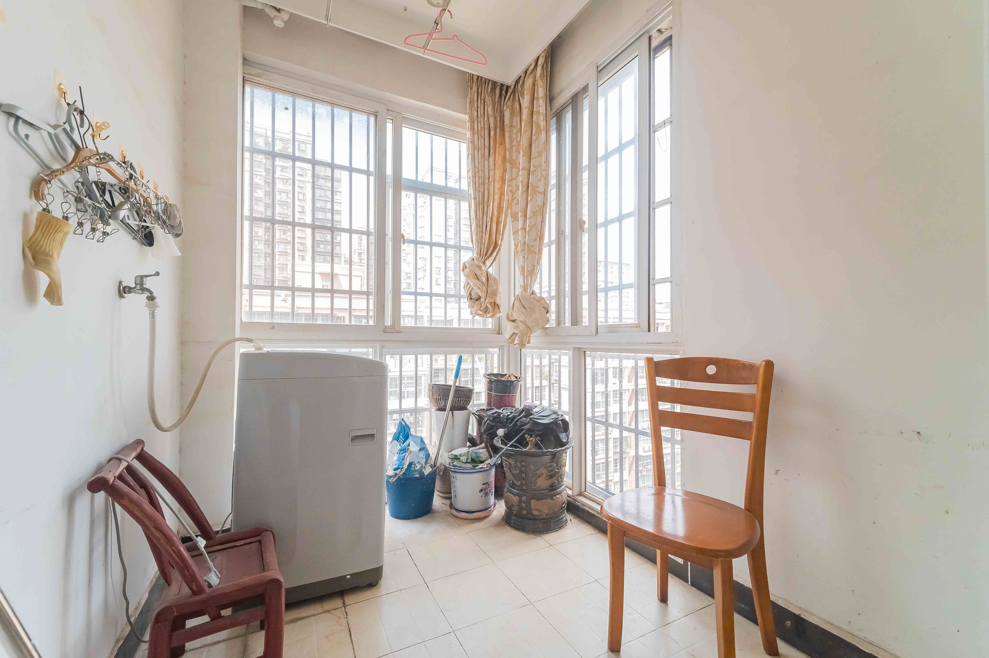 彩都公寓  3室2厅2卫    80.8万 彩都公寓  3室2厅2卫    80.8万阳台