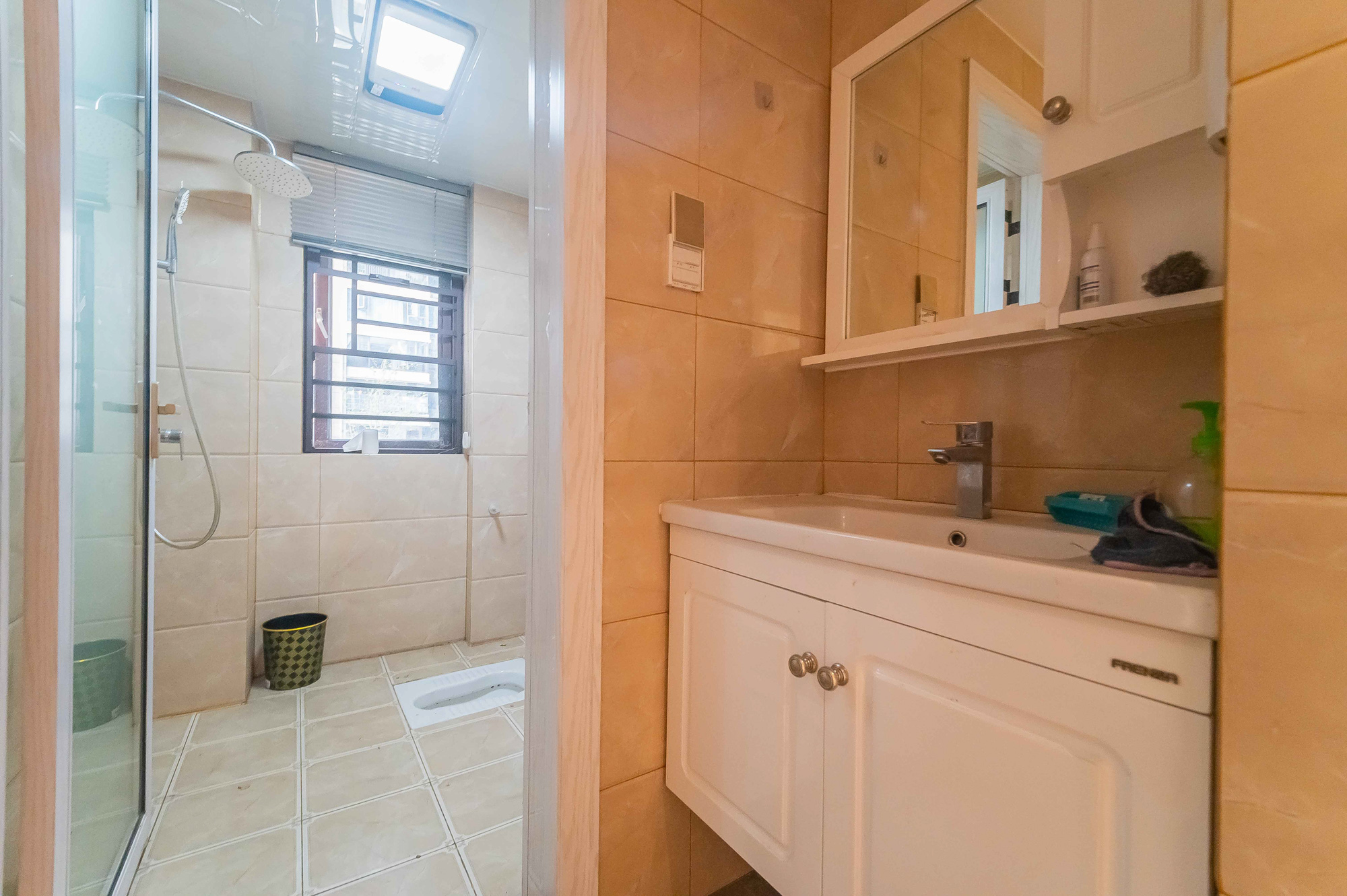 尚鑫海悦(新长海尚海城)  4室2厅2卫    99.8万 尚鑫海悦(新长海尚海城)  4室2厅2卫    99.8万卫生间