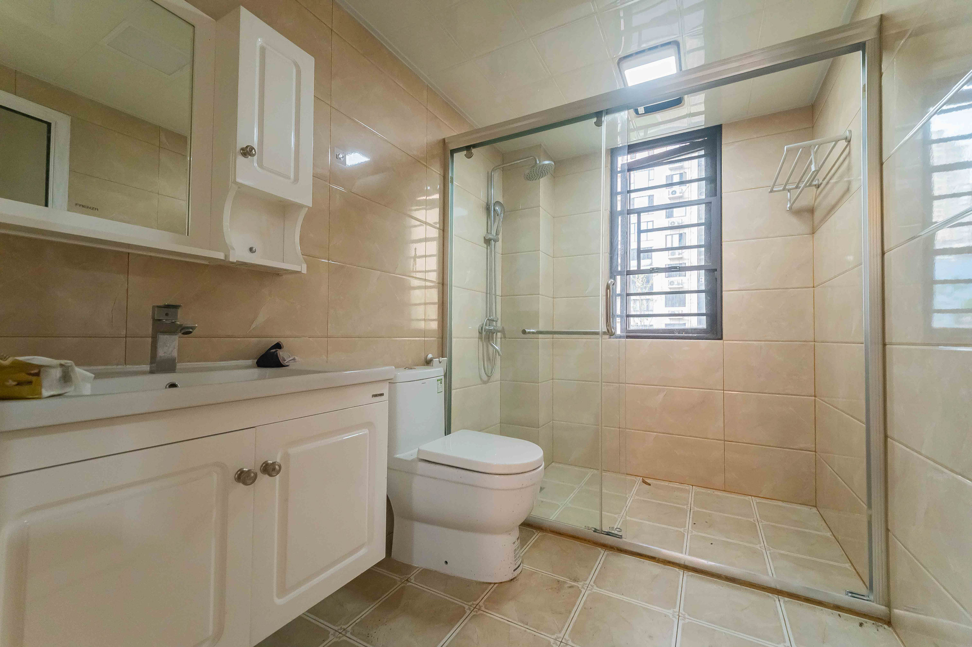 尚鑫海悦(新长海尚海城)  4室2厅2卫    99.8万 尚鑫海悦(新长海尚海城)  4室2厅2卫    99.8万卫生间