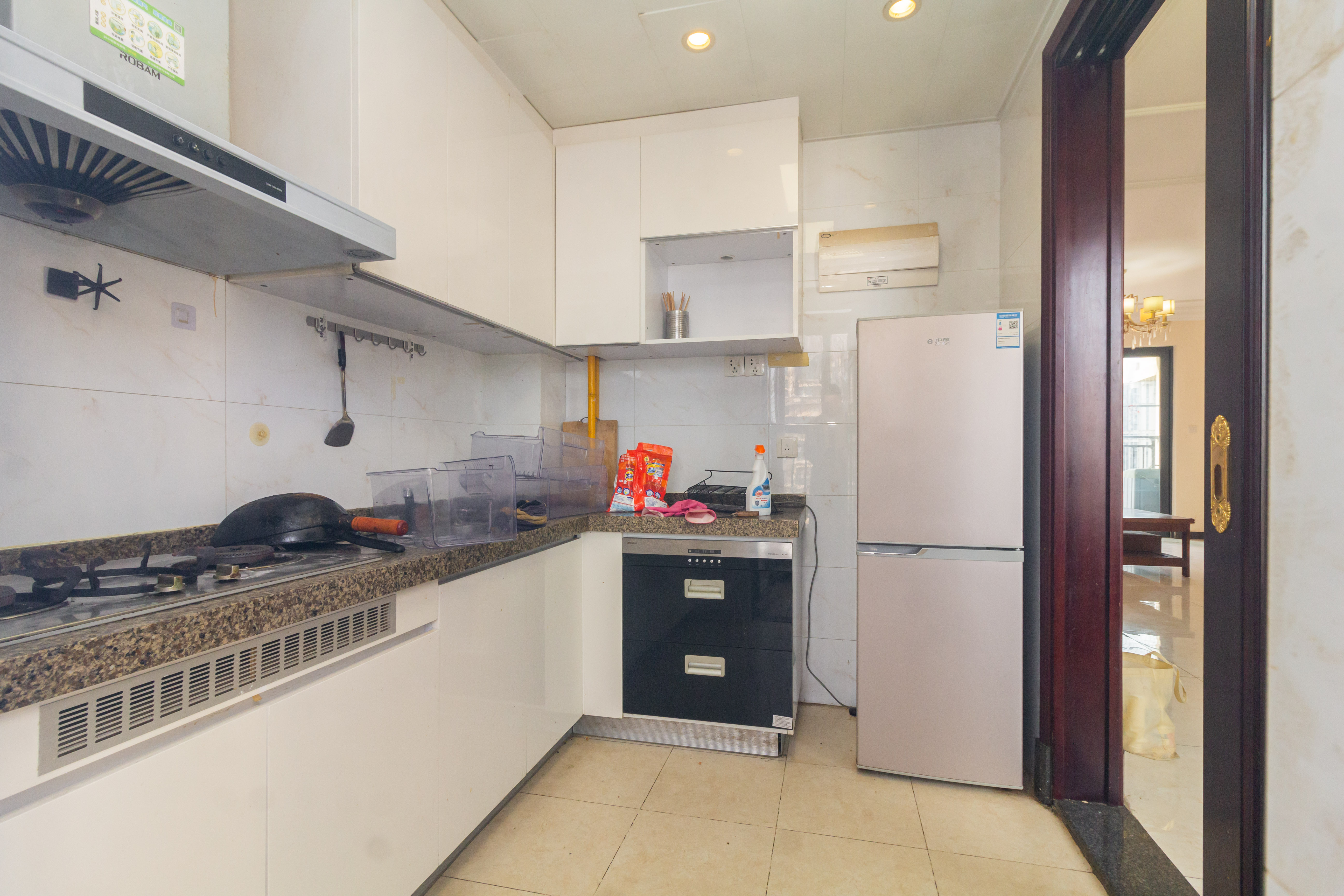 恒大江湾  3室2厅2卫    94.8万 恒大江湾  3室2厅2卫    94.8万厨房