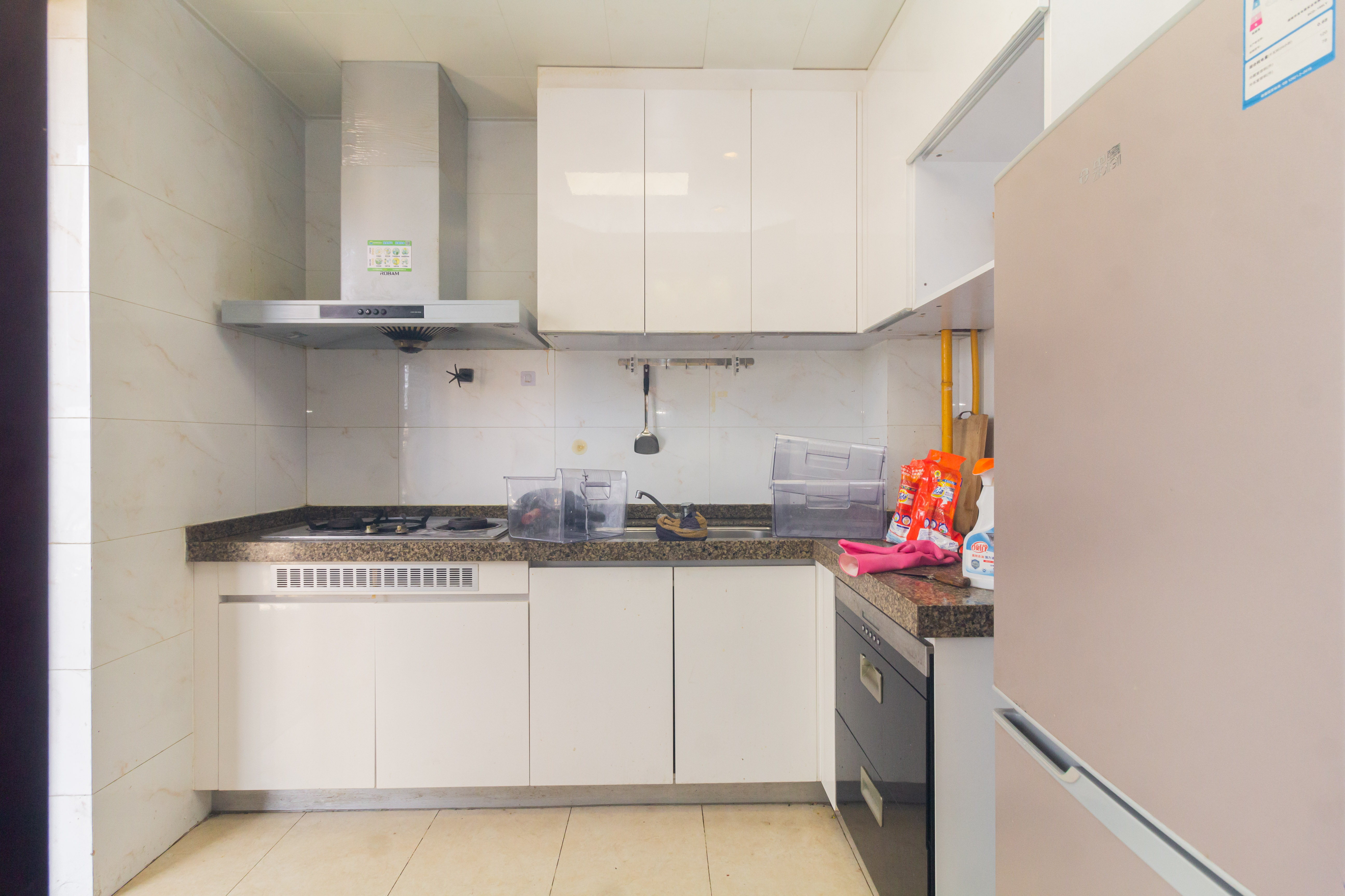 恒大江湾  3室2厅2卫    94.8万 恒大江湾  3室2厅2卫    94.8万厨房