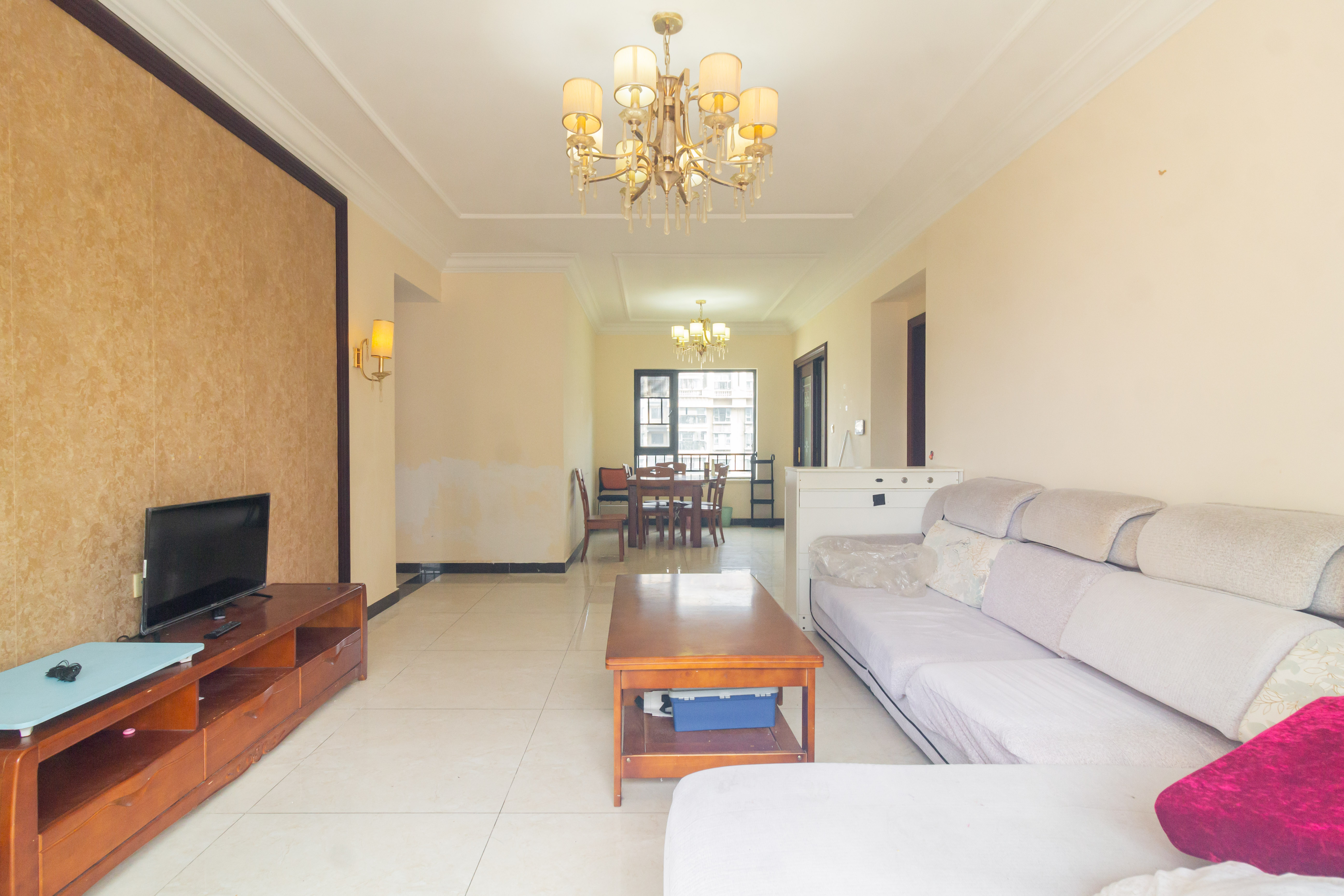 恒大江湾  3室2厅2卫    94.8万 恒大江湾  3室2厅2卫    94.8万客厅