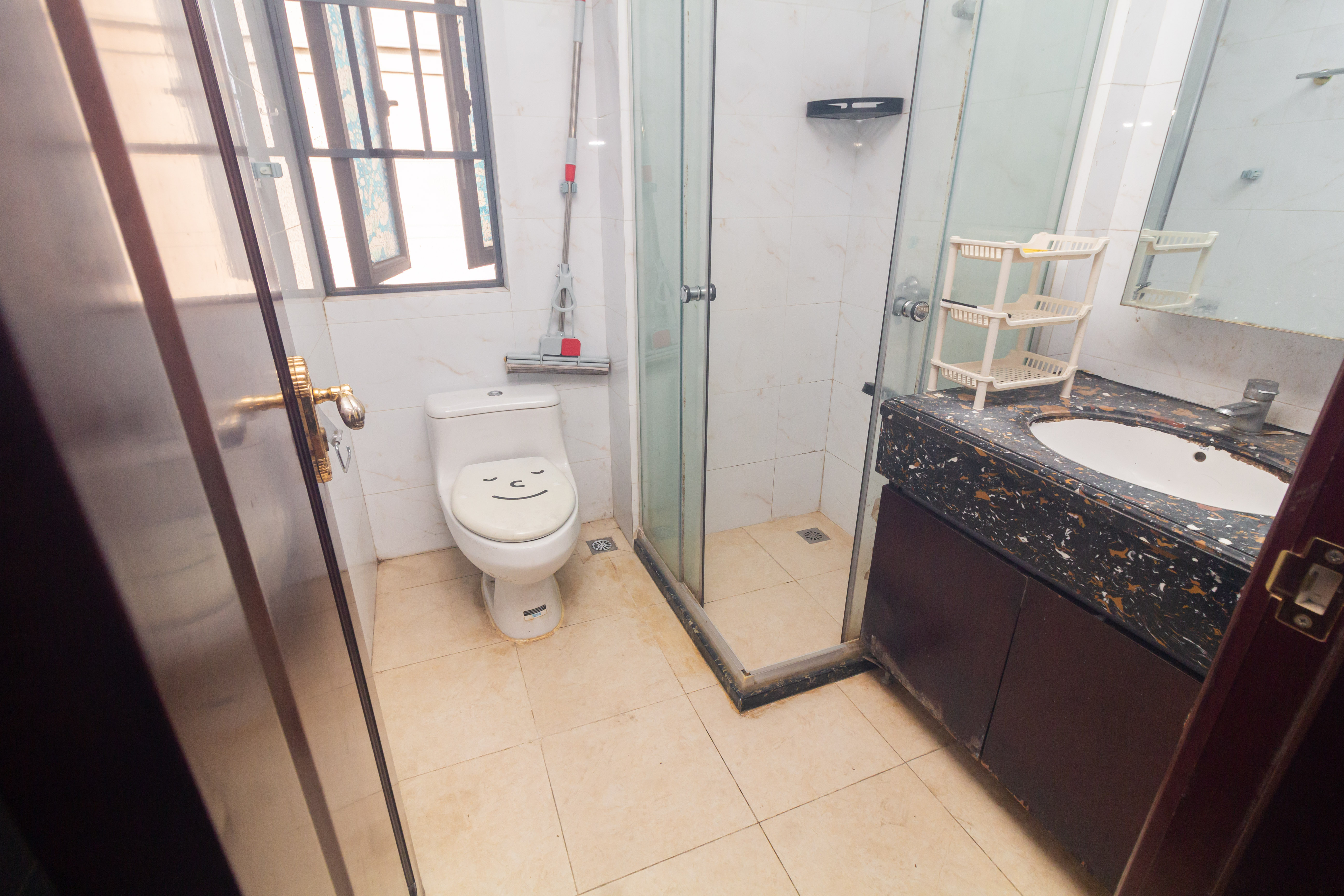 恒大江湾  3室2厅2卫    94.8万 恒大江湾  3室2厅2卫    94.8万卫生间