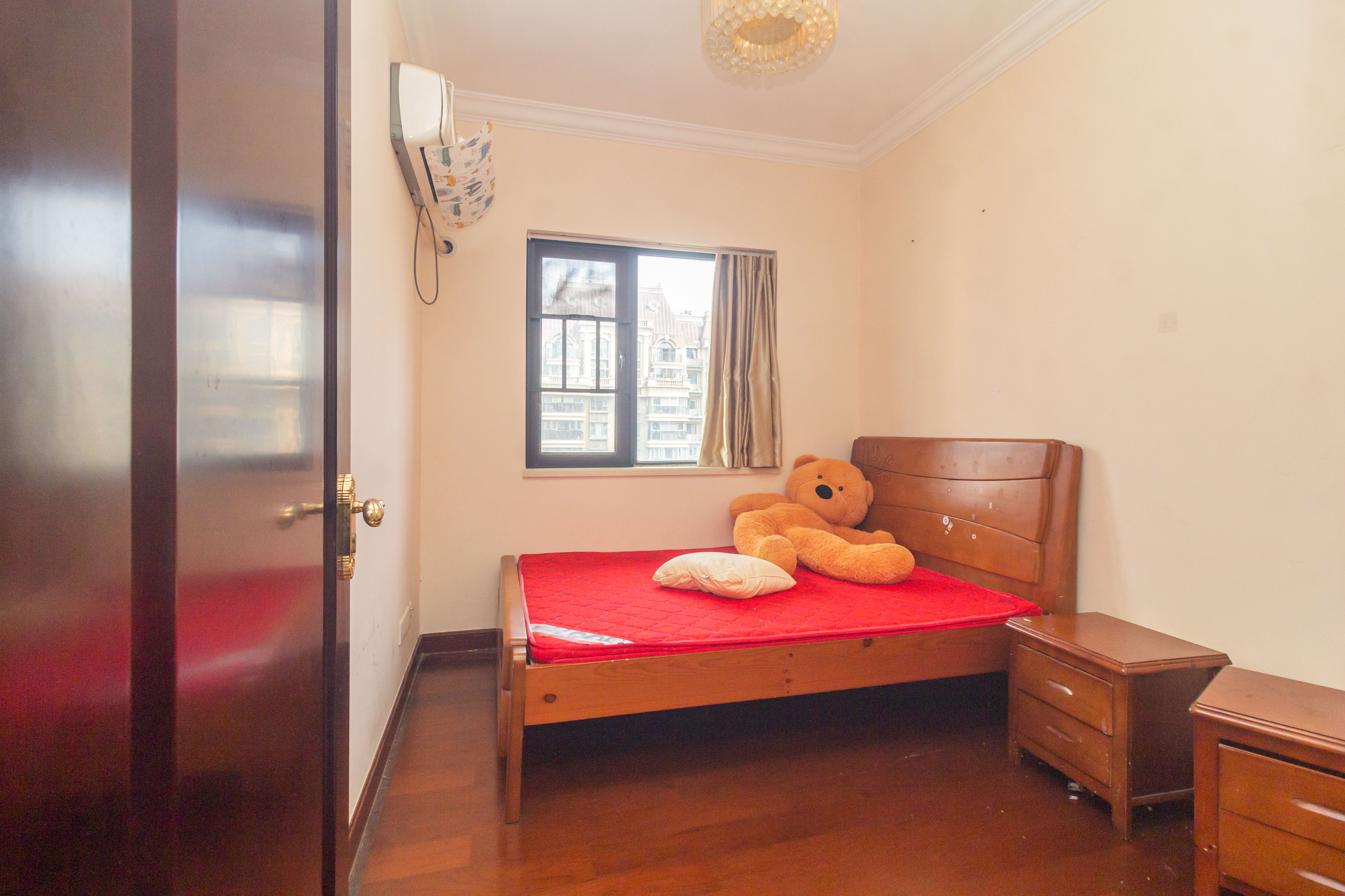 恒大江湾  3室2厅2卫    94.8万 恒大江湾  3室2厅2卫    94.8万卧室