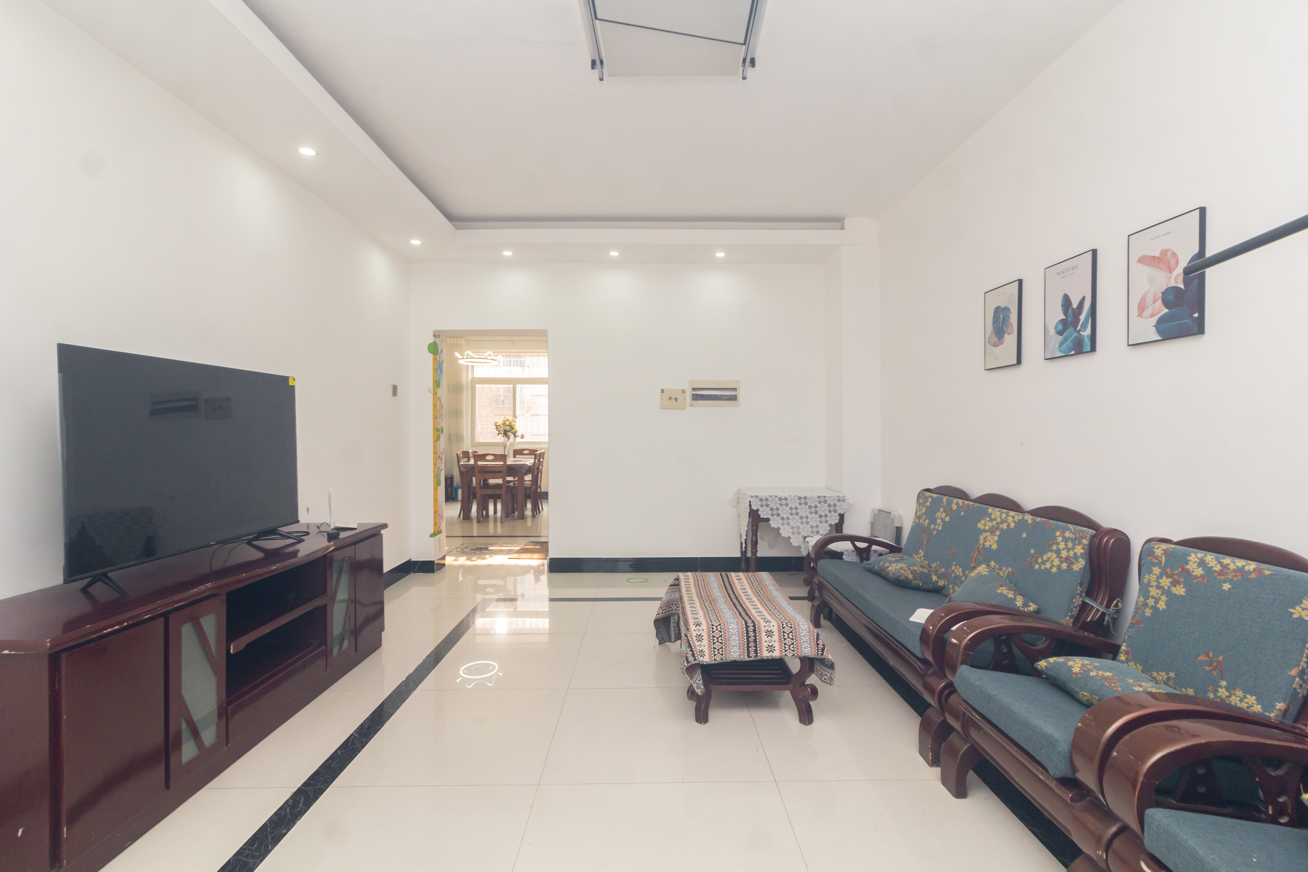 泉塘小区  3室2厅3卫    49.8万 泉塘小区  3室2厅3卫    49.8万客厅