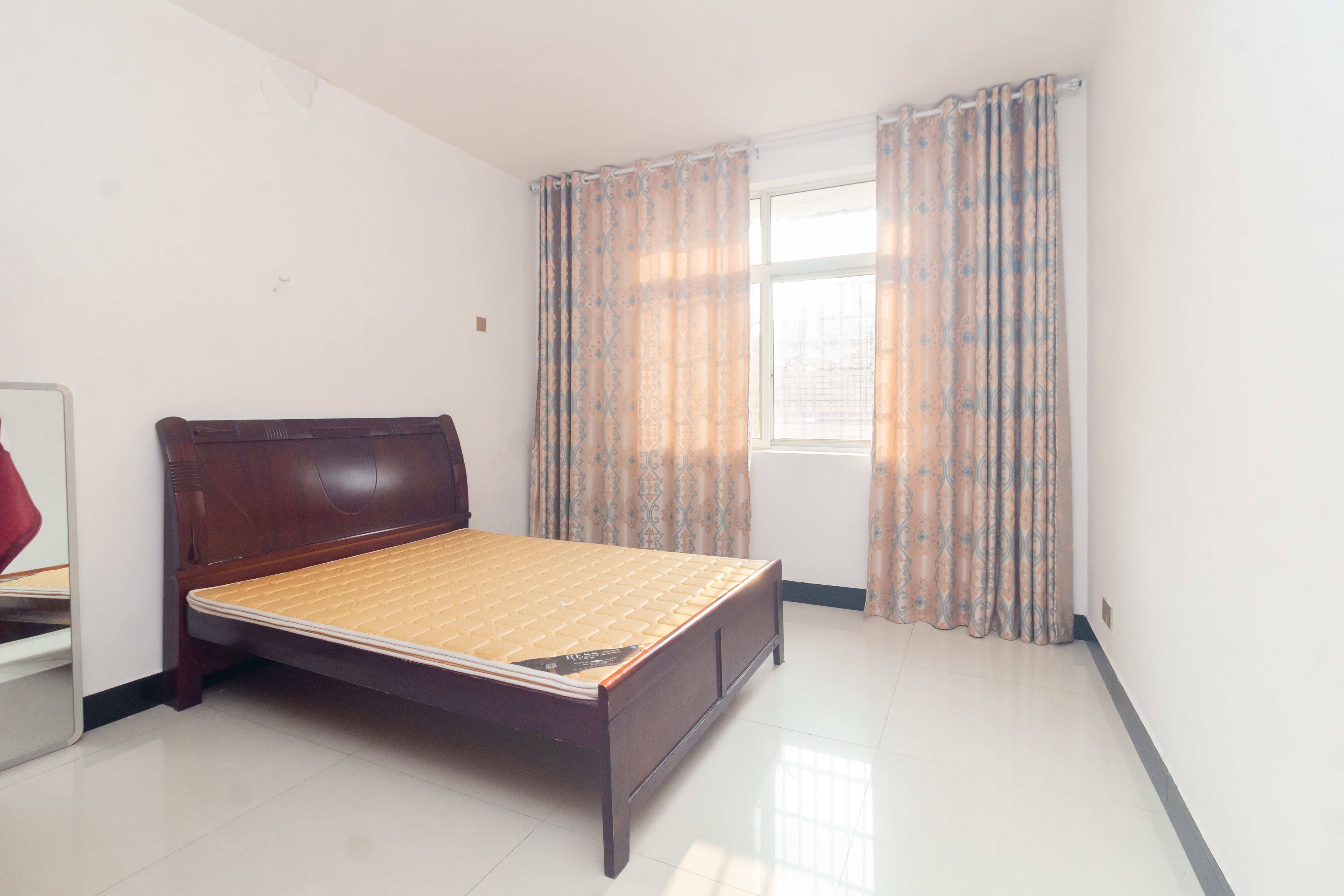 泉塘小区  3室2厅3卫    49.8万 泉塘小区  3室2厅3卫    49.8万卧室