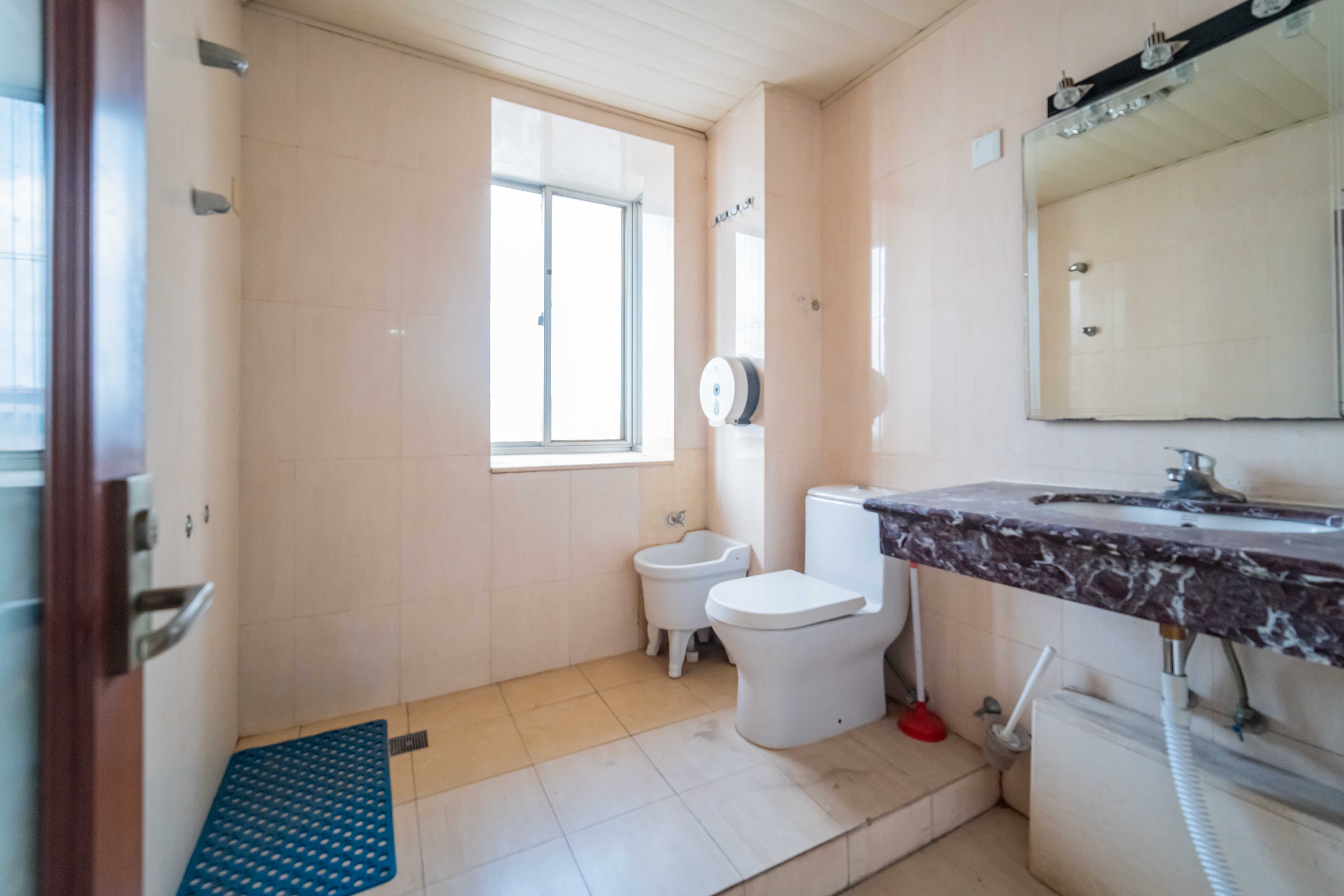 嘉盛奥美城  3室2厅1卫    150.0万卫生间