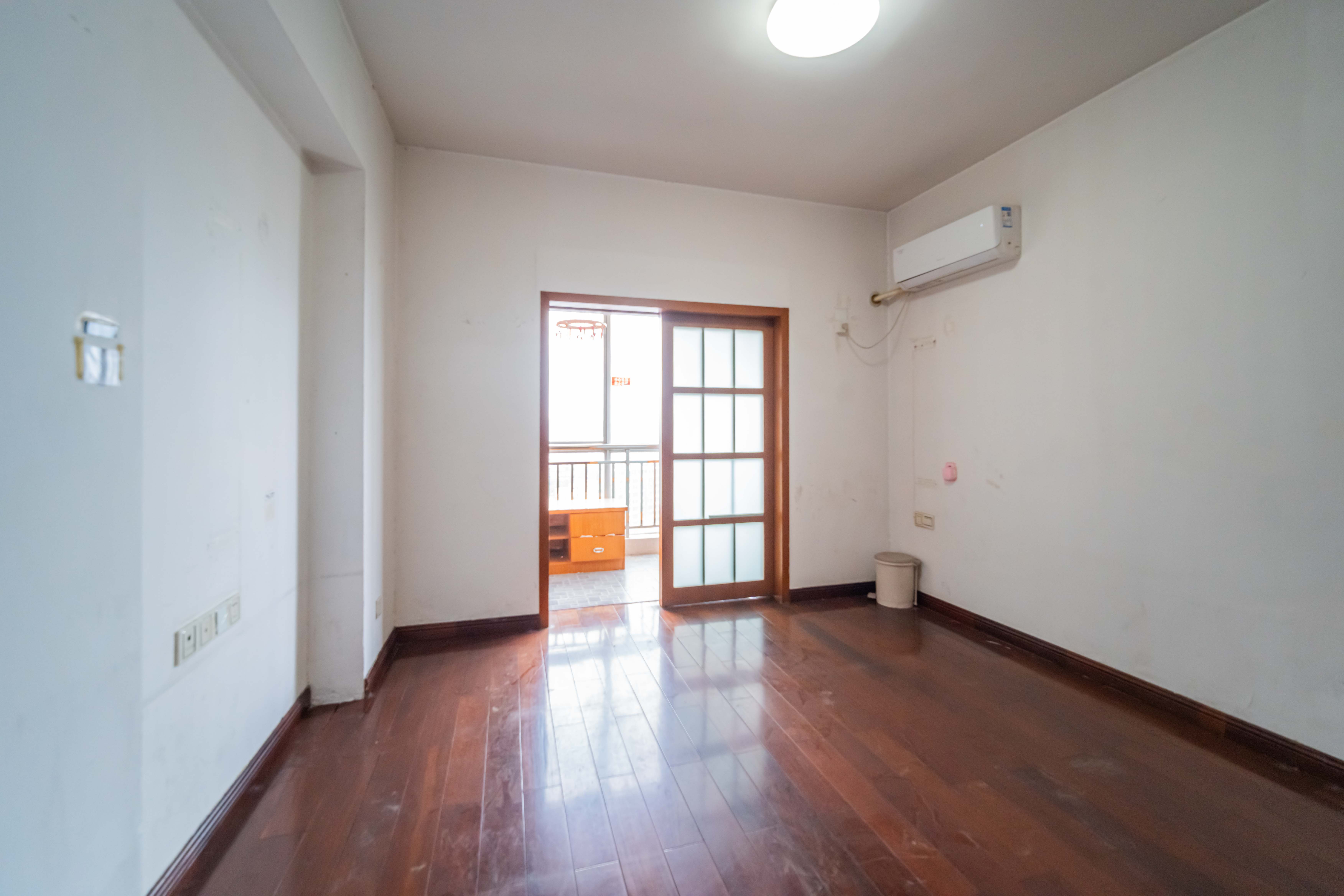 嘉盛奥美城  3室2厅1卫    150.0万卧室