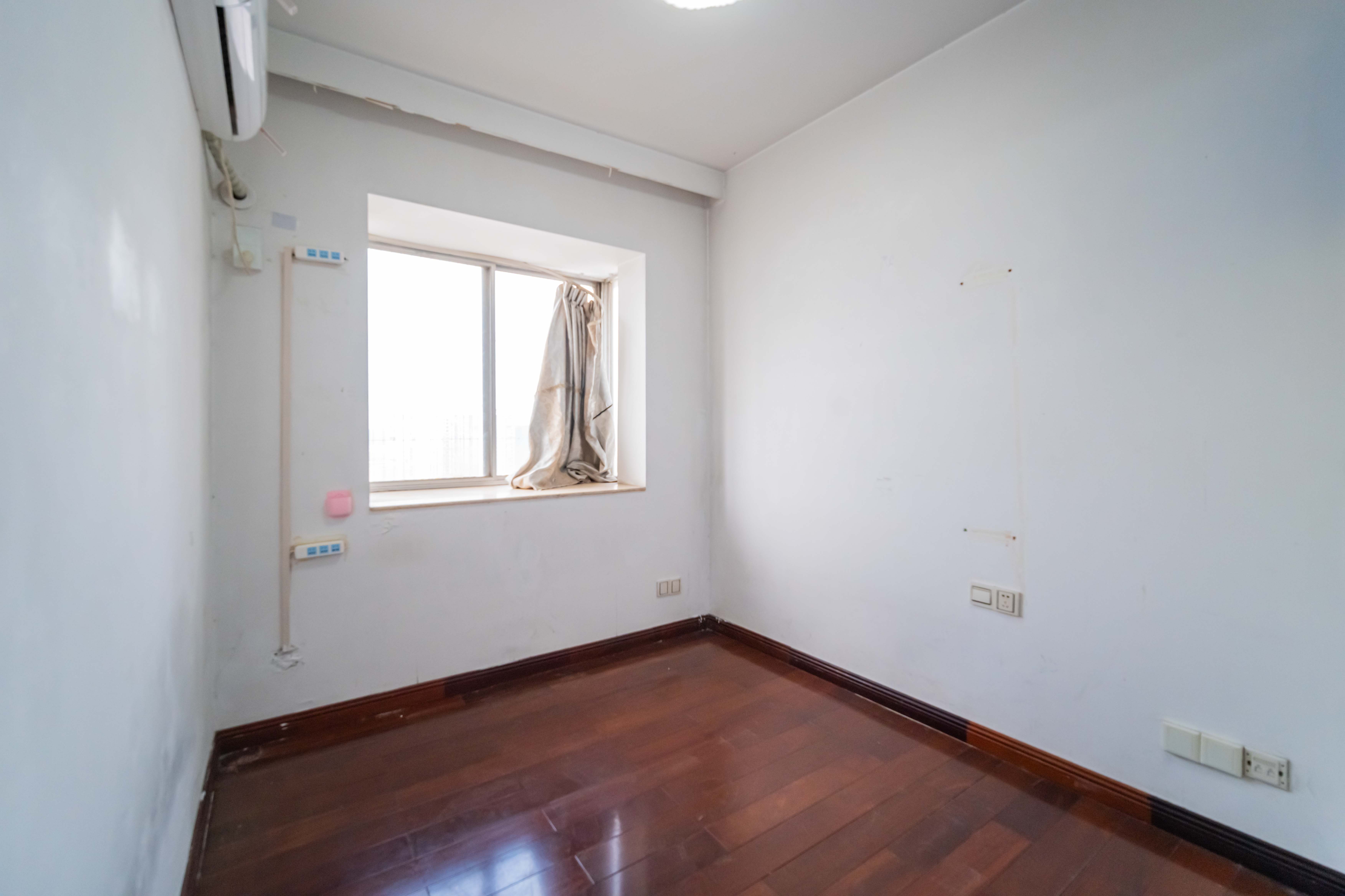 嘉盛奥美城  3室2厅1卫    150.0万卧室