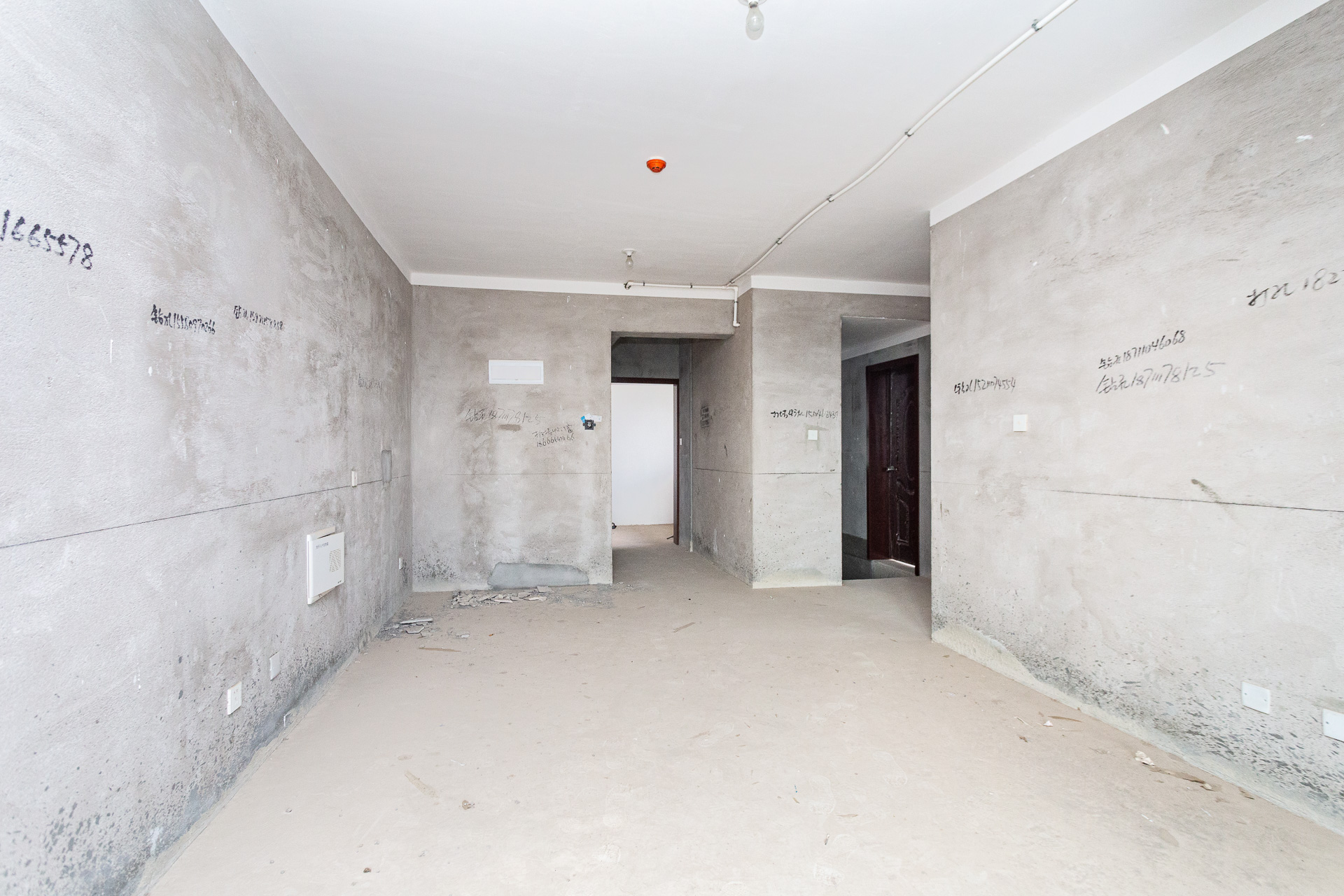 明发阅江悦府 3室2厅1卫 76.00万 明发阅江悦府 3室2厅1卫 76.00万客厅