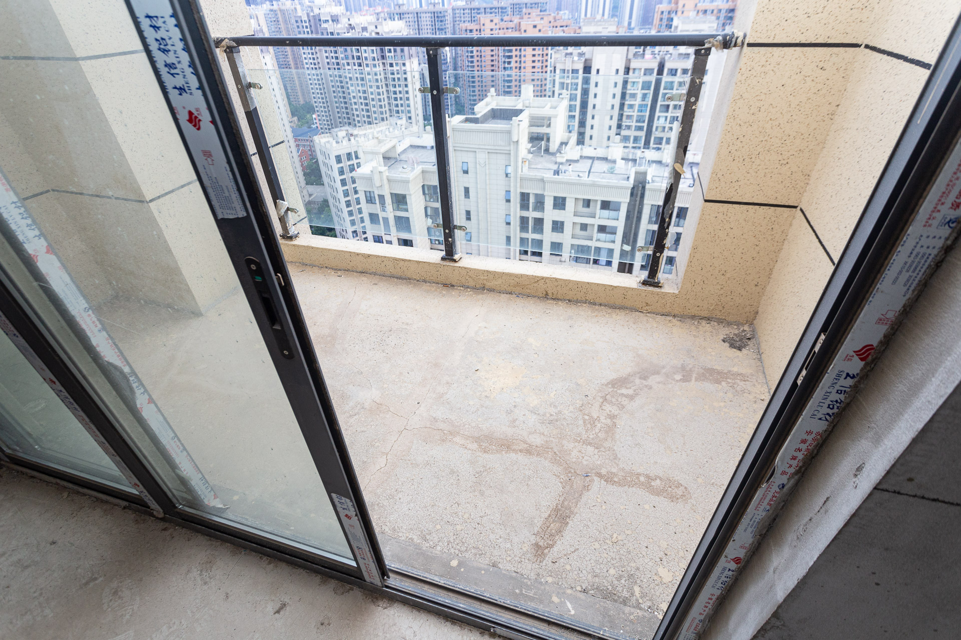 明发阅江悦府 3室2厅1卫 76.00万 明发阅江悦府 3室2厅1卫 76.00万阳台