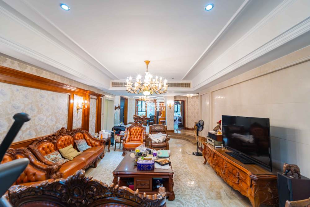 中隆国际御玺  4室2厅3卫    245.0万