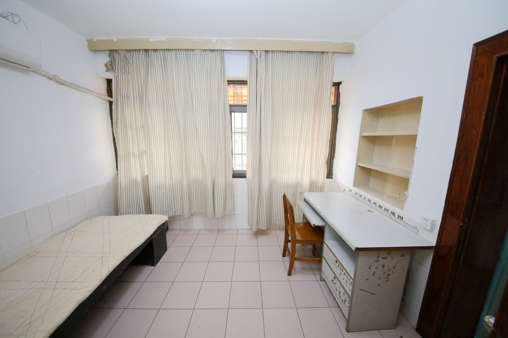 73分局（电信宿舍）  3室2厅1卫    70.0万阳台