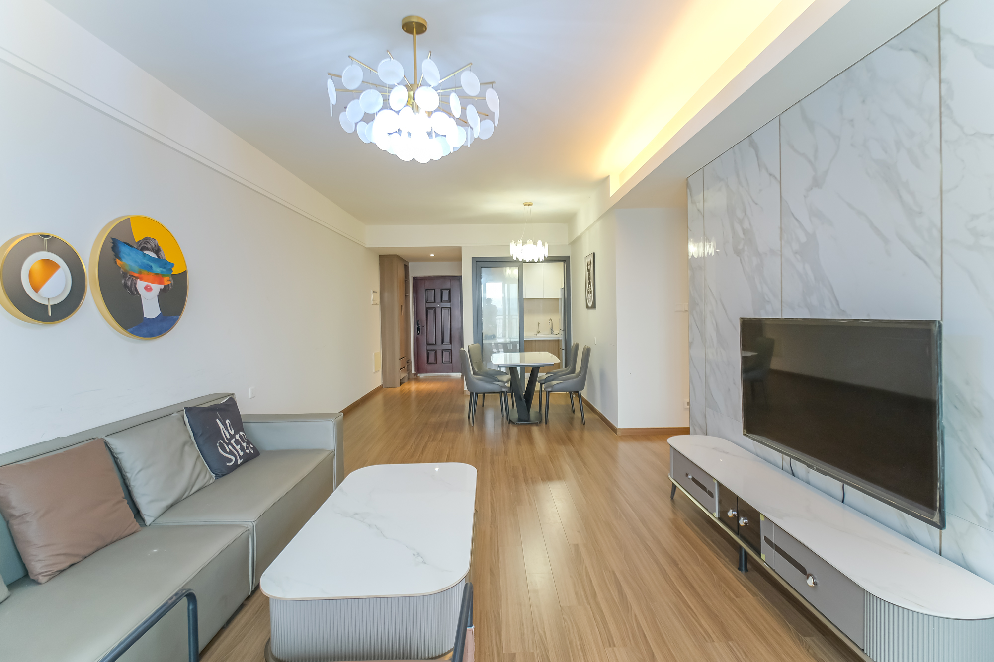 保利香槟国际 3室2厅2卫 79.0万 保利香槟国际 3室2厅2卫 79.0万客厅