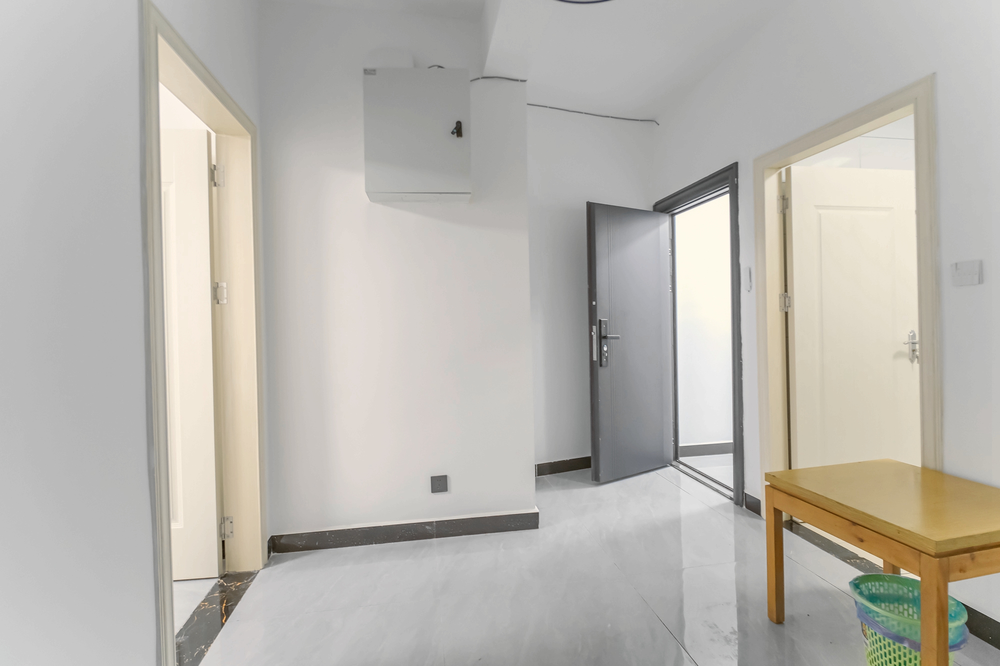 三一街区 5室2厅2卫 165.0万 三一街区 5室2厅2卫 165.0万客厅