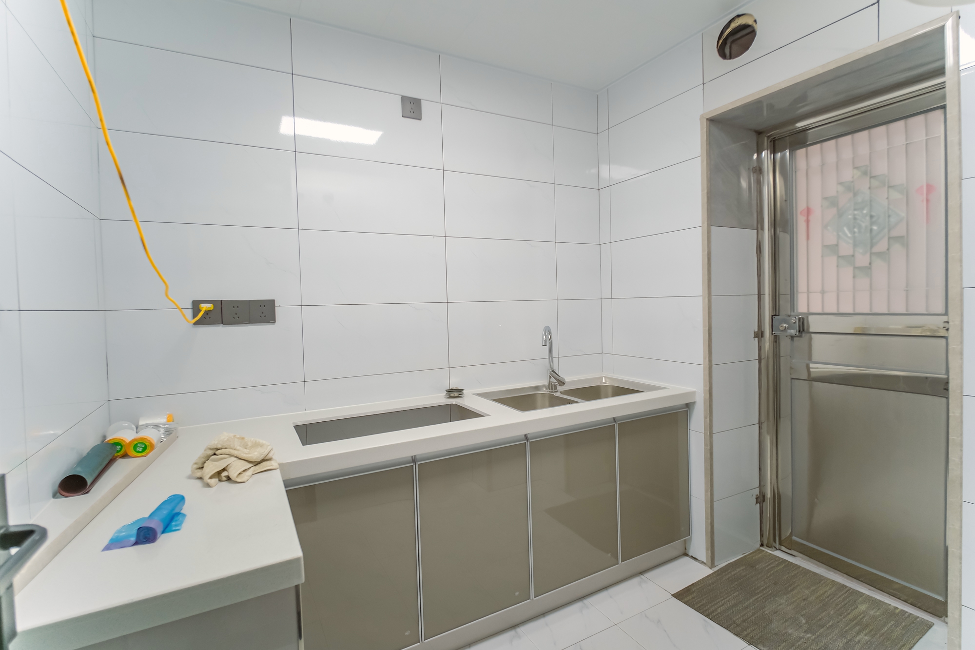 三一街区 5室2厅2卫 165.0万 三一街区 5室2厅2卫 165.0万厨房