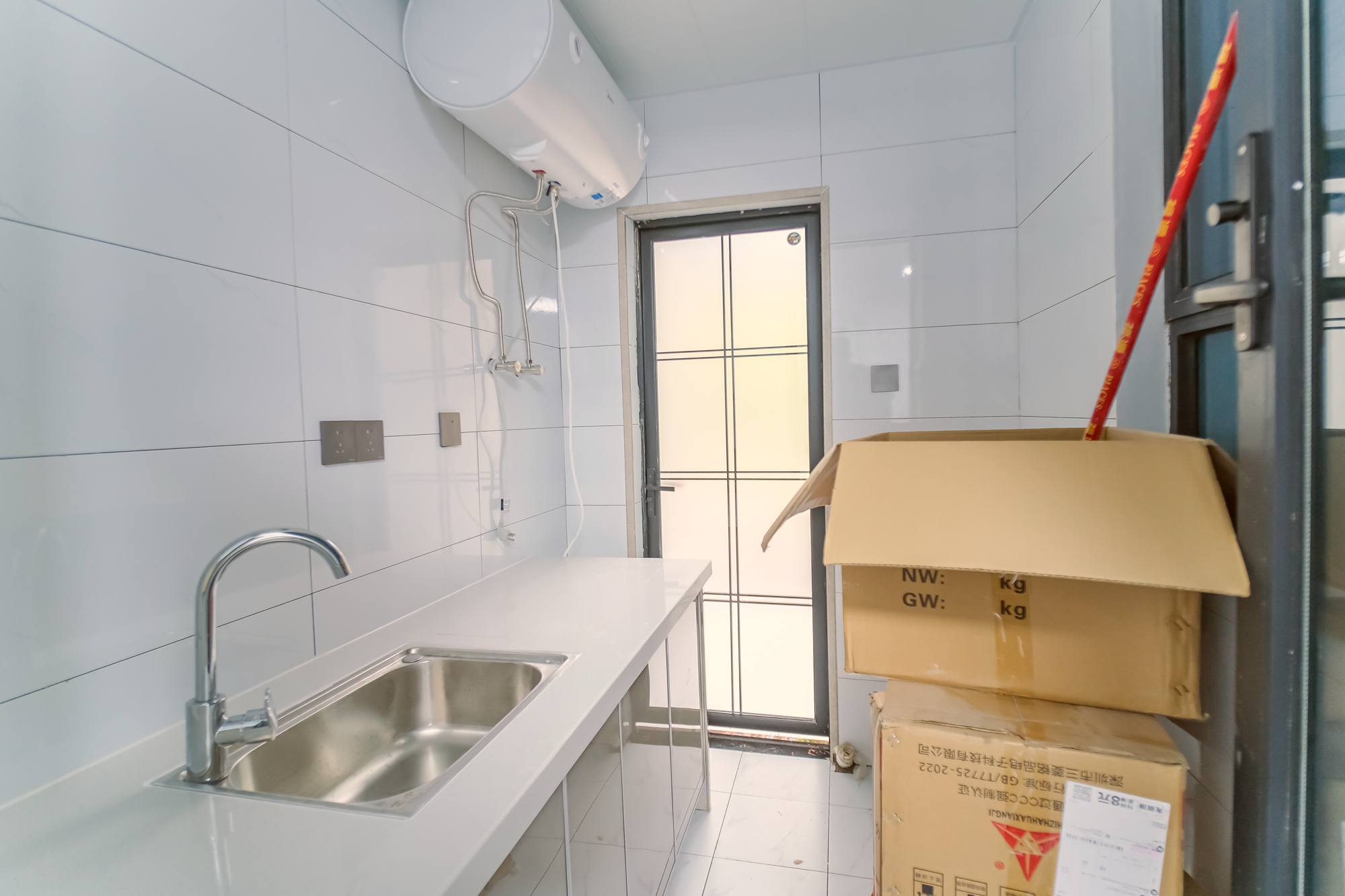 三一街区 5室2厅2卫 165.0万 三一街区 5室2厅2卫 165.0万厨房