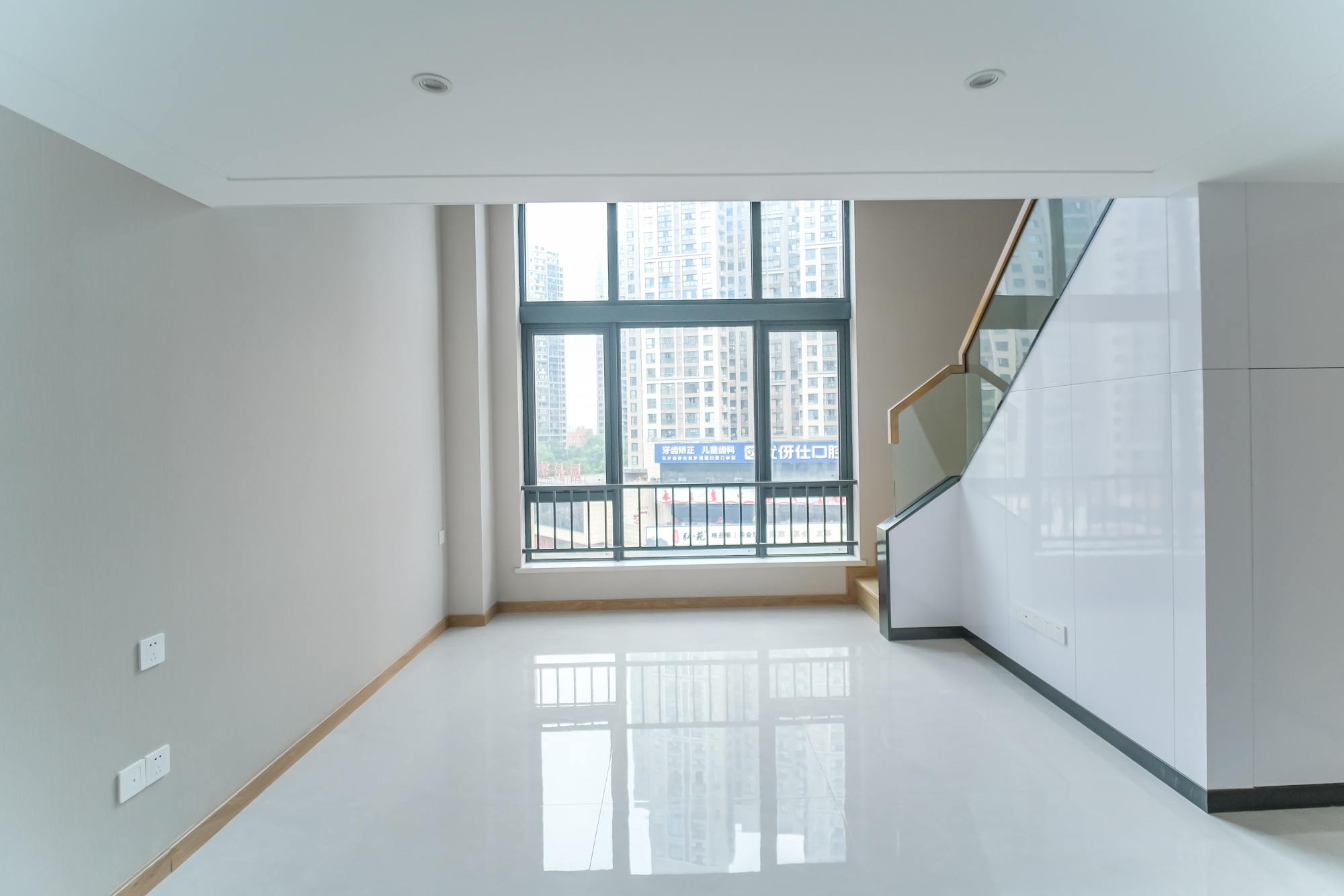 运达锦绣广场  3室1厅1卫    120.0万 运达锦绣广场  3室1厅1卫    120.0万客厅